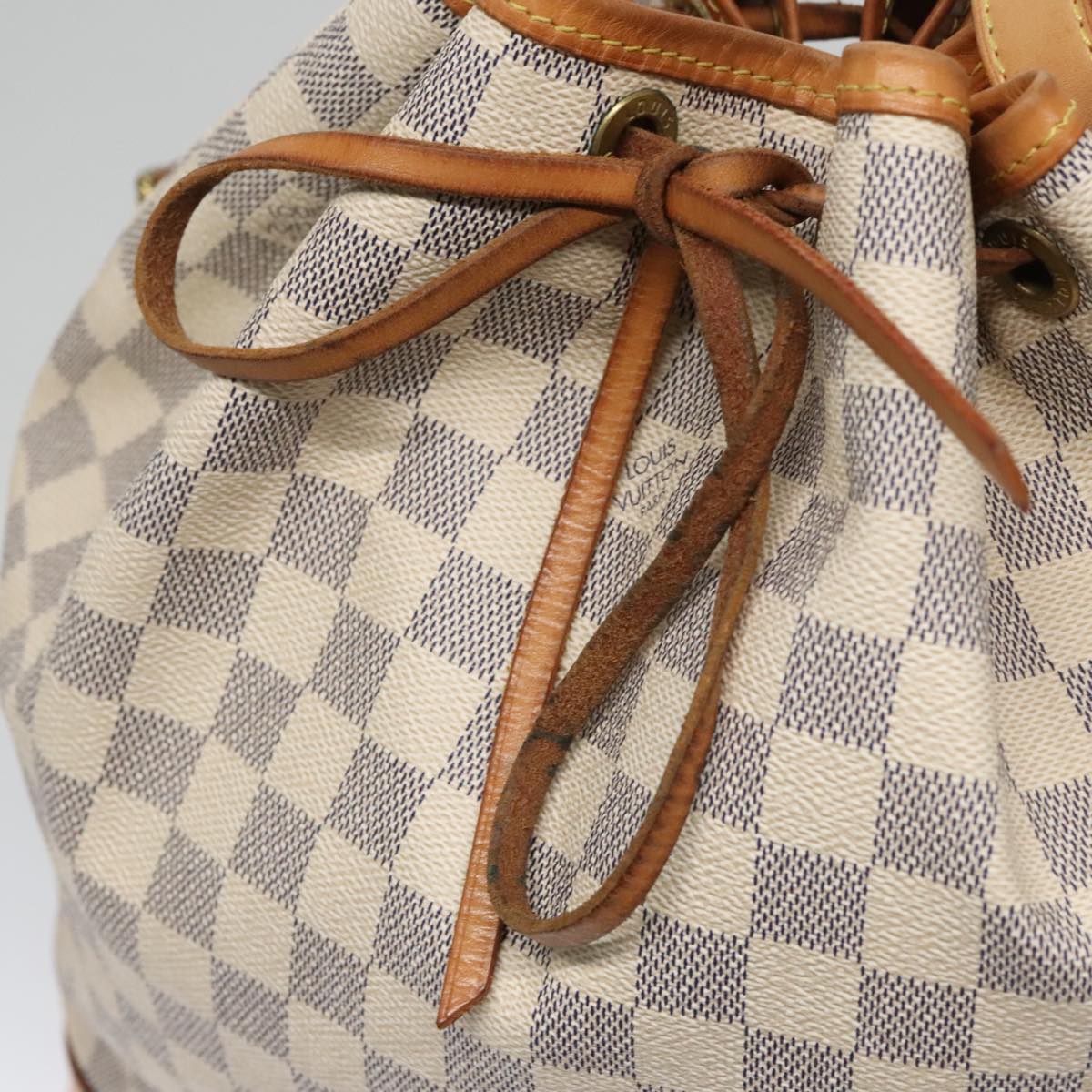 Louis Vuitton Noe White Canvas Shoulder Bag