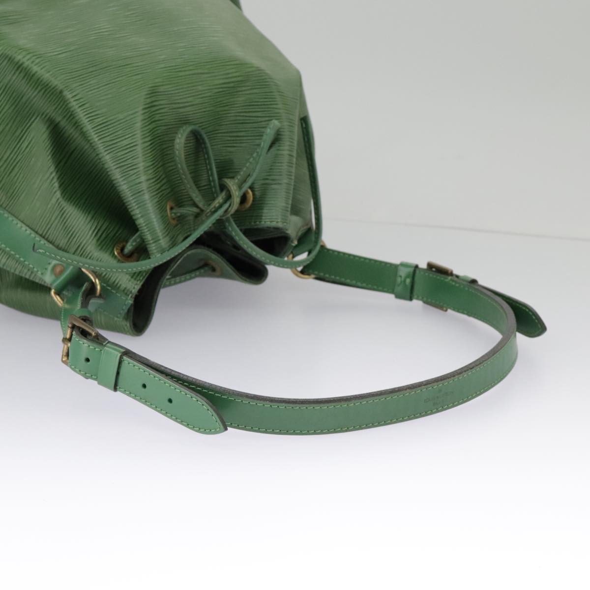 Louis Vuitton Noé Green Leather Shoulder Bag