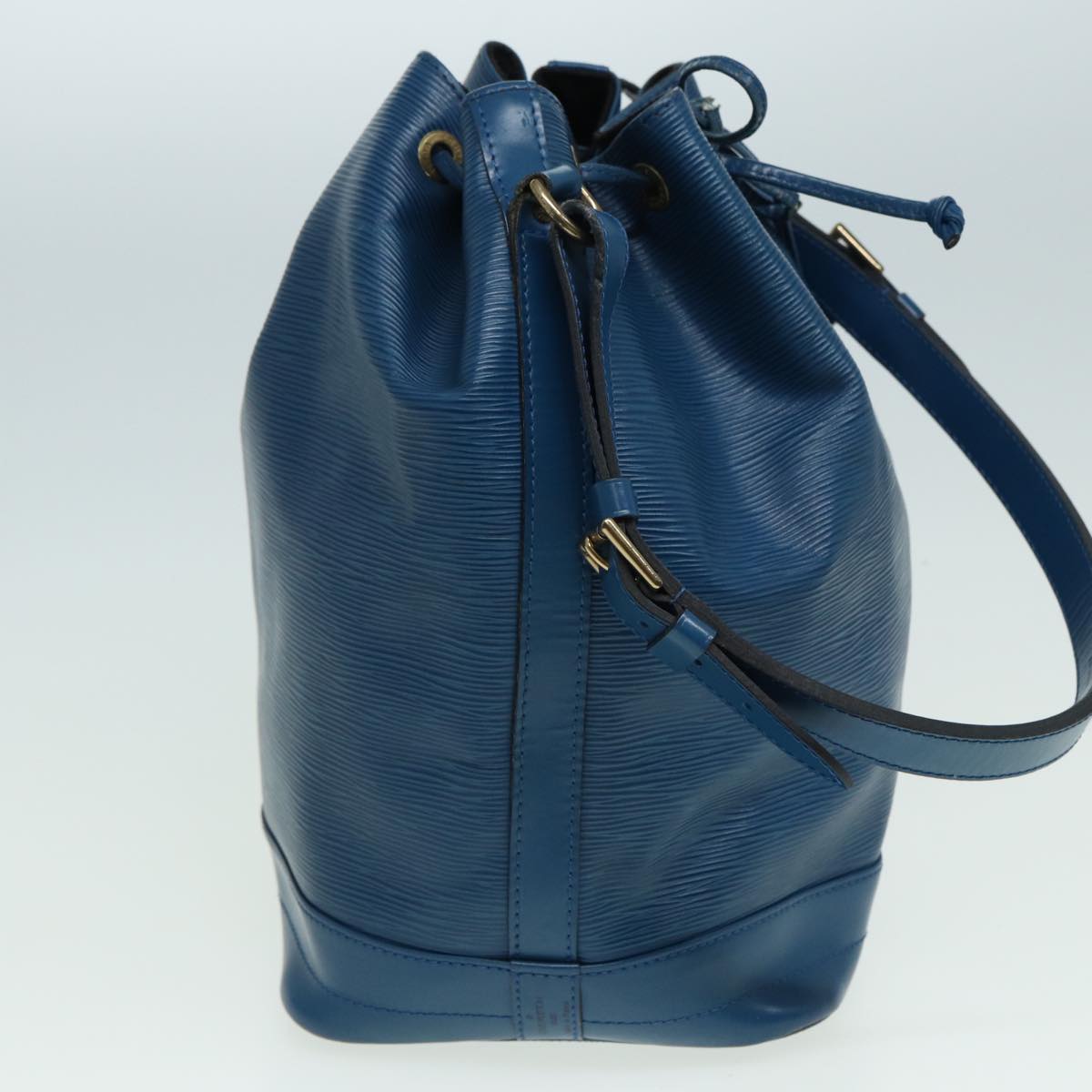 Louis Vuitton Noe Blue Leather Shoulder Bag
