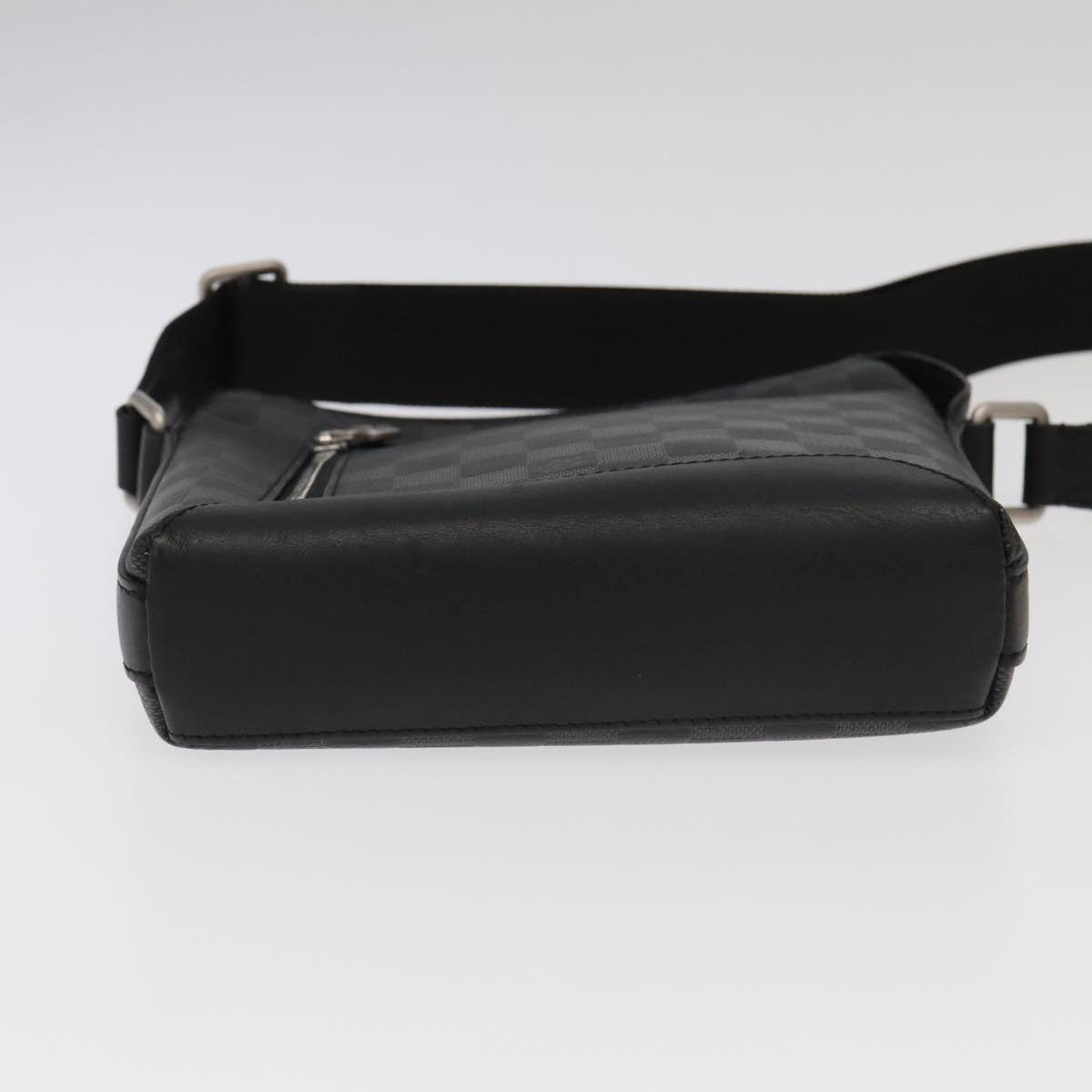 Louis Vuitton Discovery Black Leather Shoulder Bag