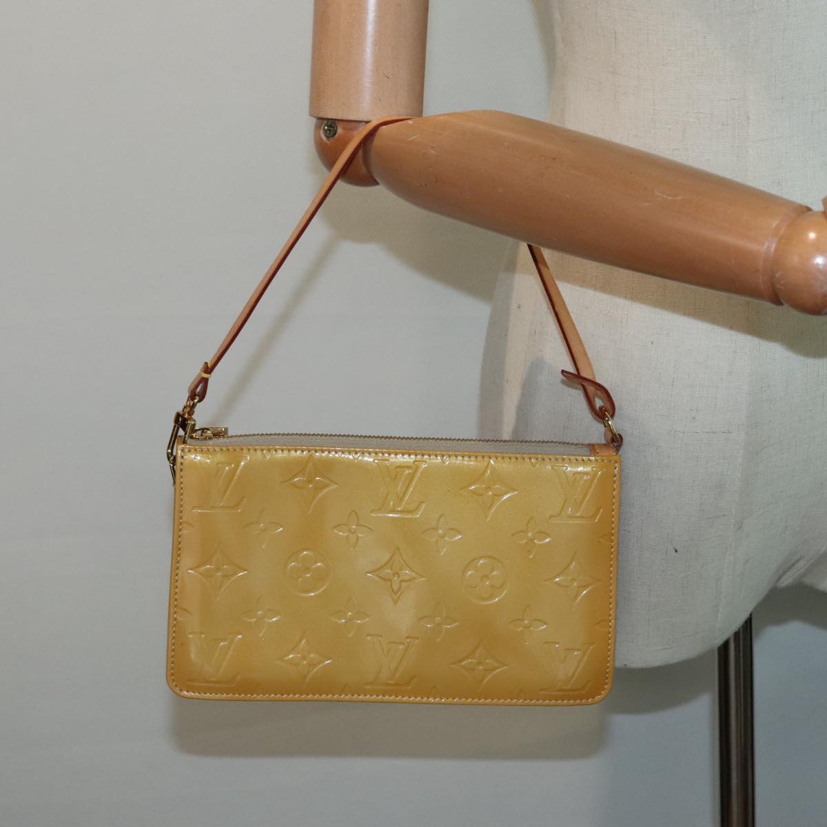 Louis Vuitton Lexington Beige Patent Leather Clutch Bag