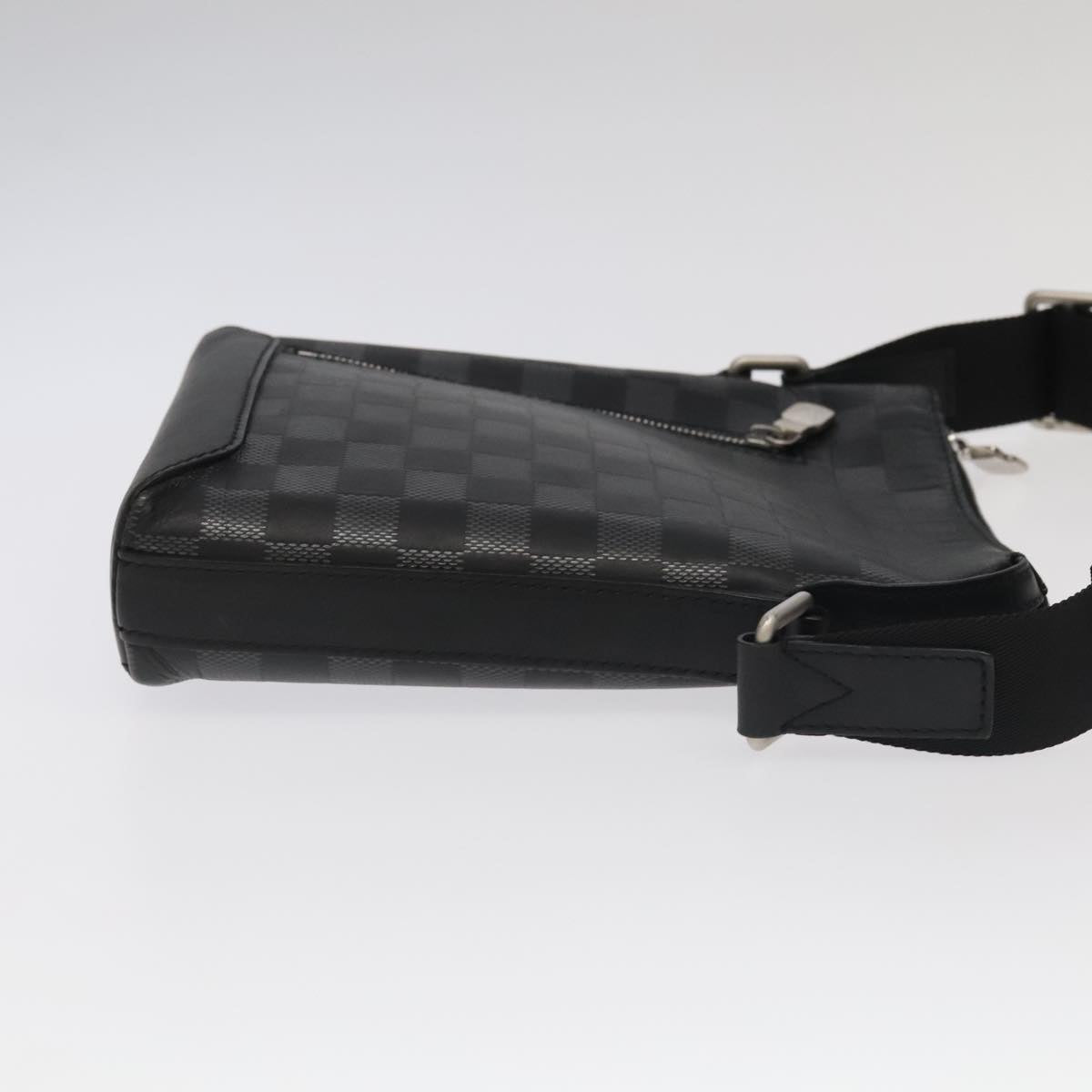 Louis Vuitton Discovery Black Leather Shoulder Bag