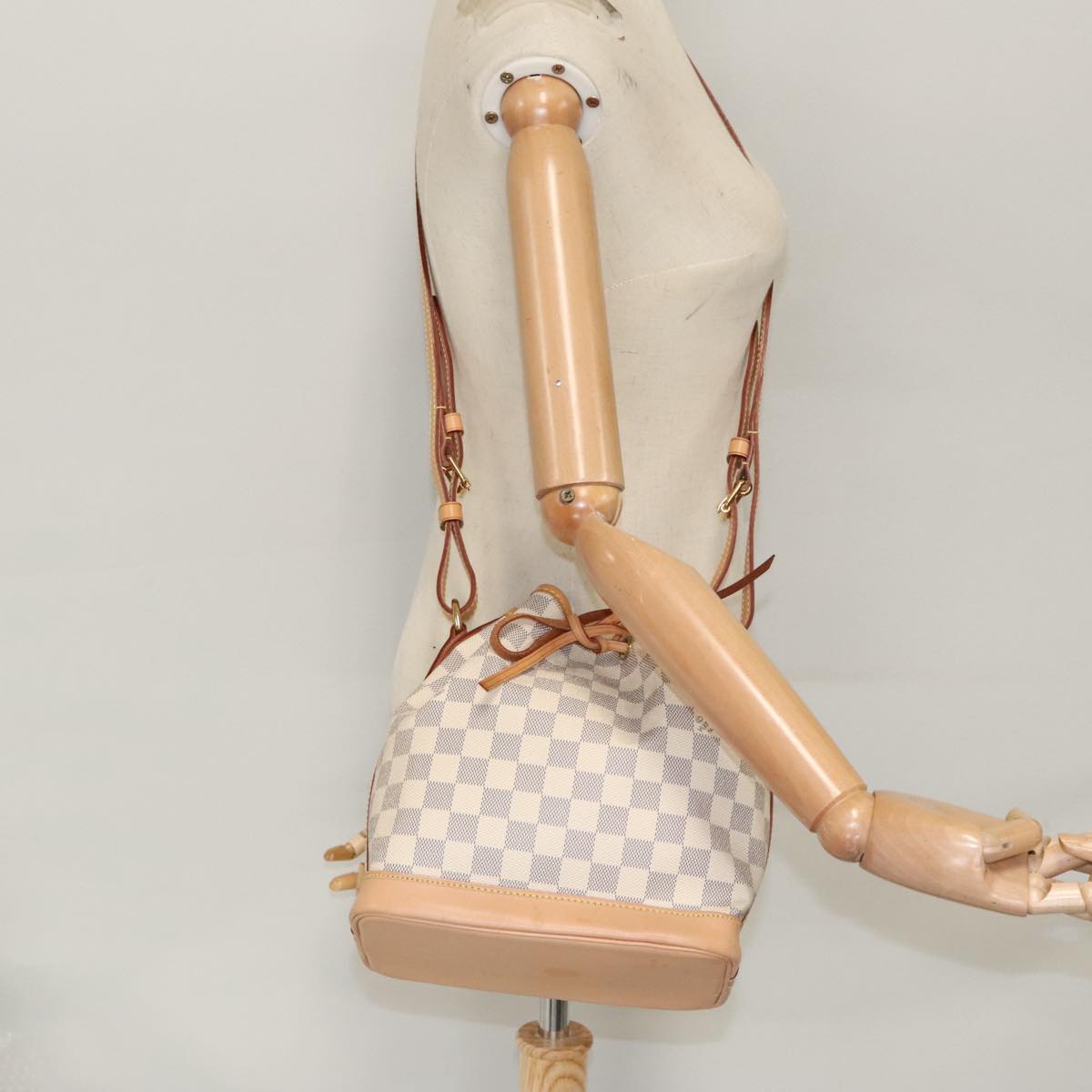 Louis Vuitton Noé White Canvas Shoulder Bag