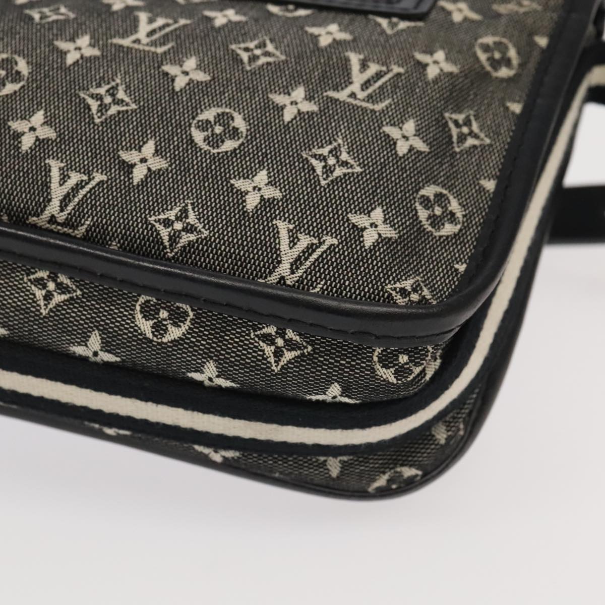 Louis Vuitton Pochette Black Canvas Shoulder Bag