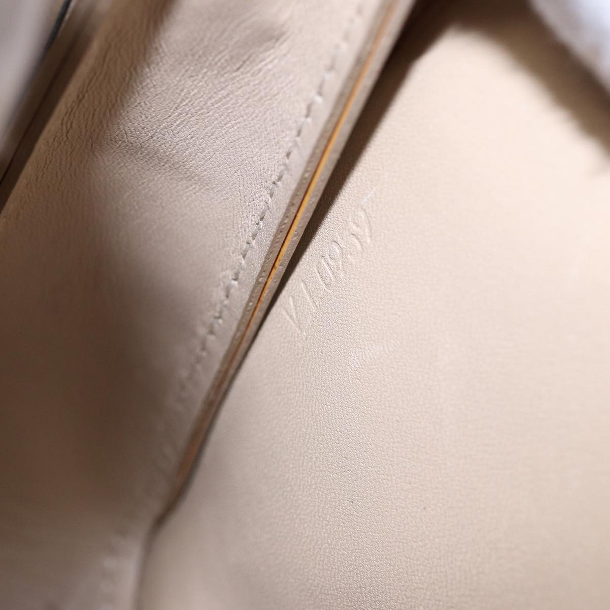 Louis Vuitton Lexington Beige Patent Leather Clutch Bag