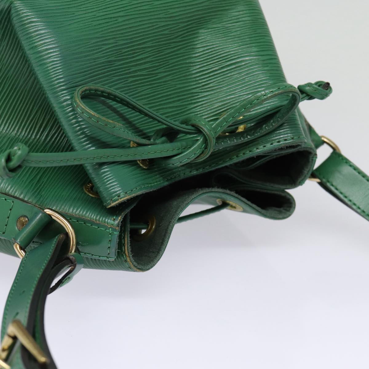 Louis Vuitton Noé Green Leather Shoulder Bag