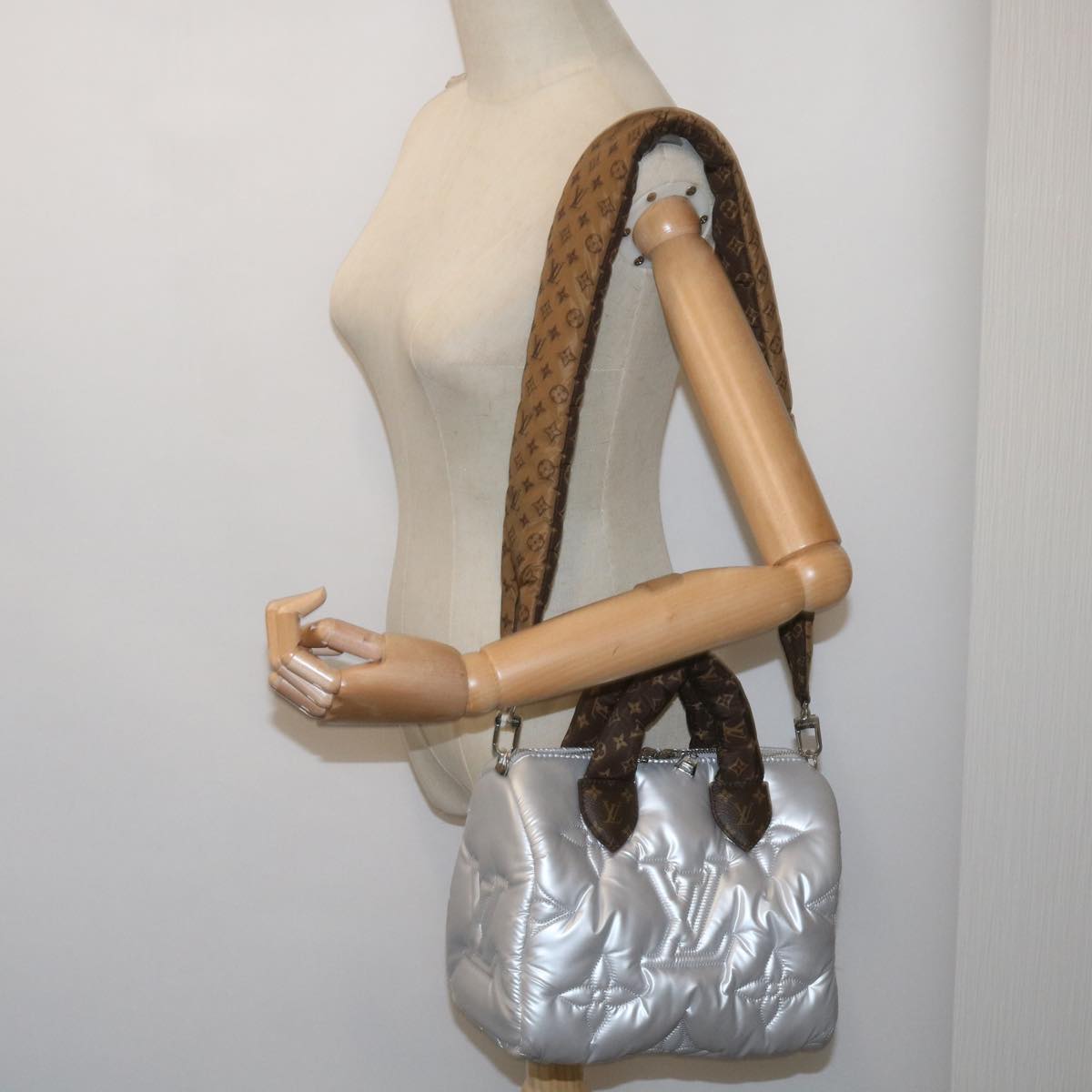 Louis Vuitton Speedy Bandoulière 25 Silver Synthetic Handbag