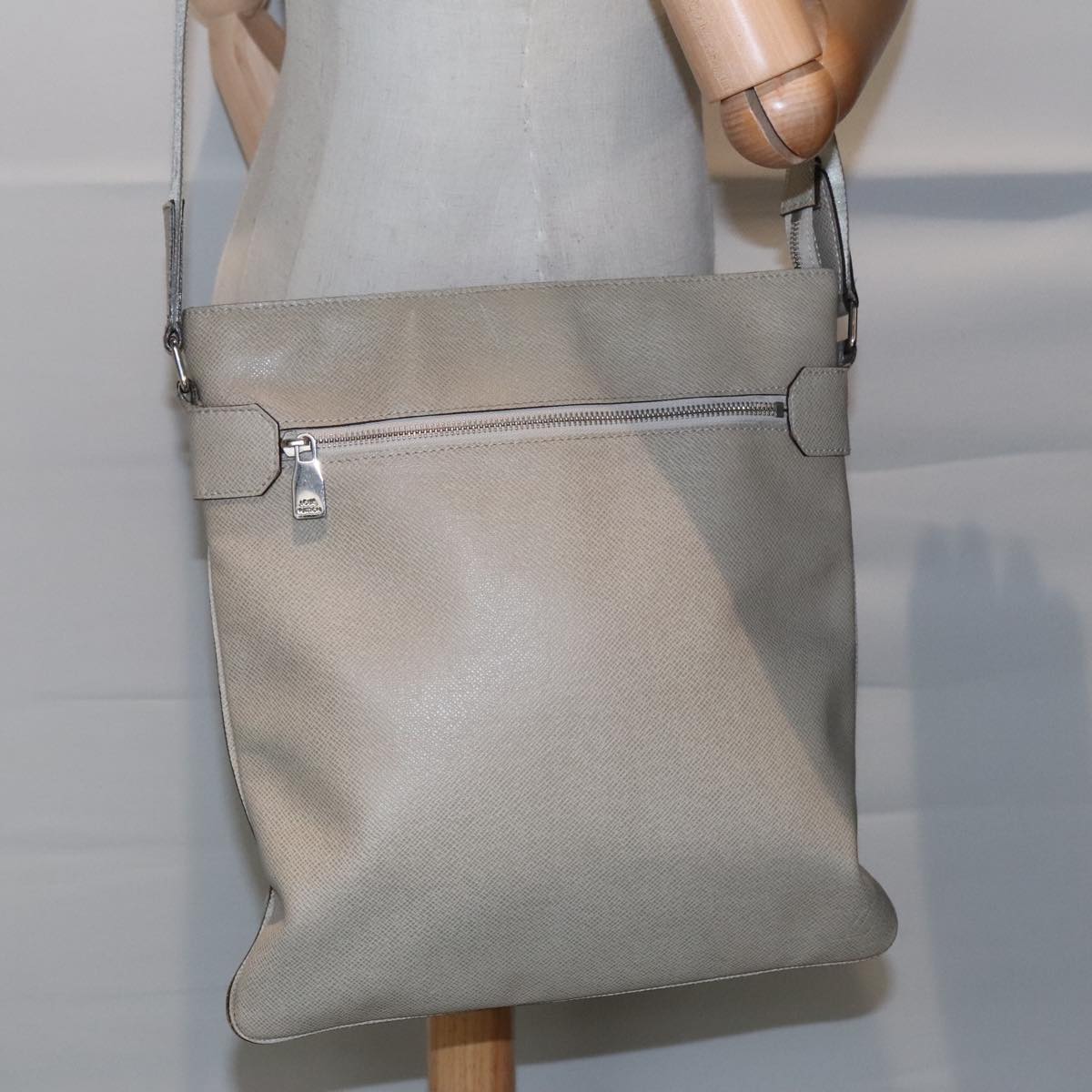 Louis Vuitton Sasha Beige Leather Shoulder Bag
