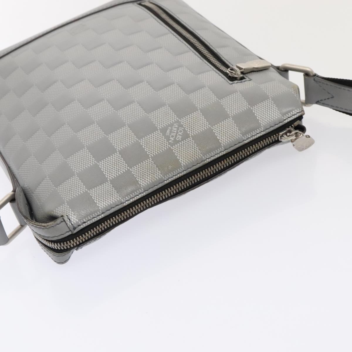 Louis Vuitton Messenger Silver Leather Shoulder Bag