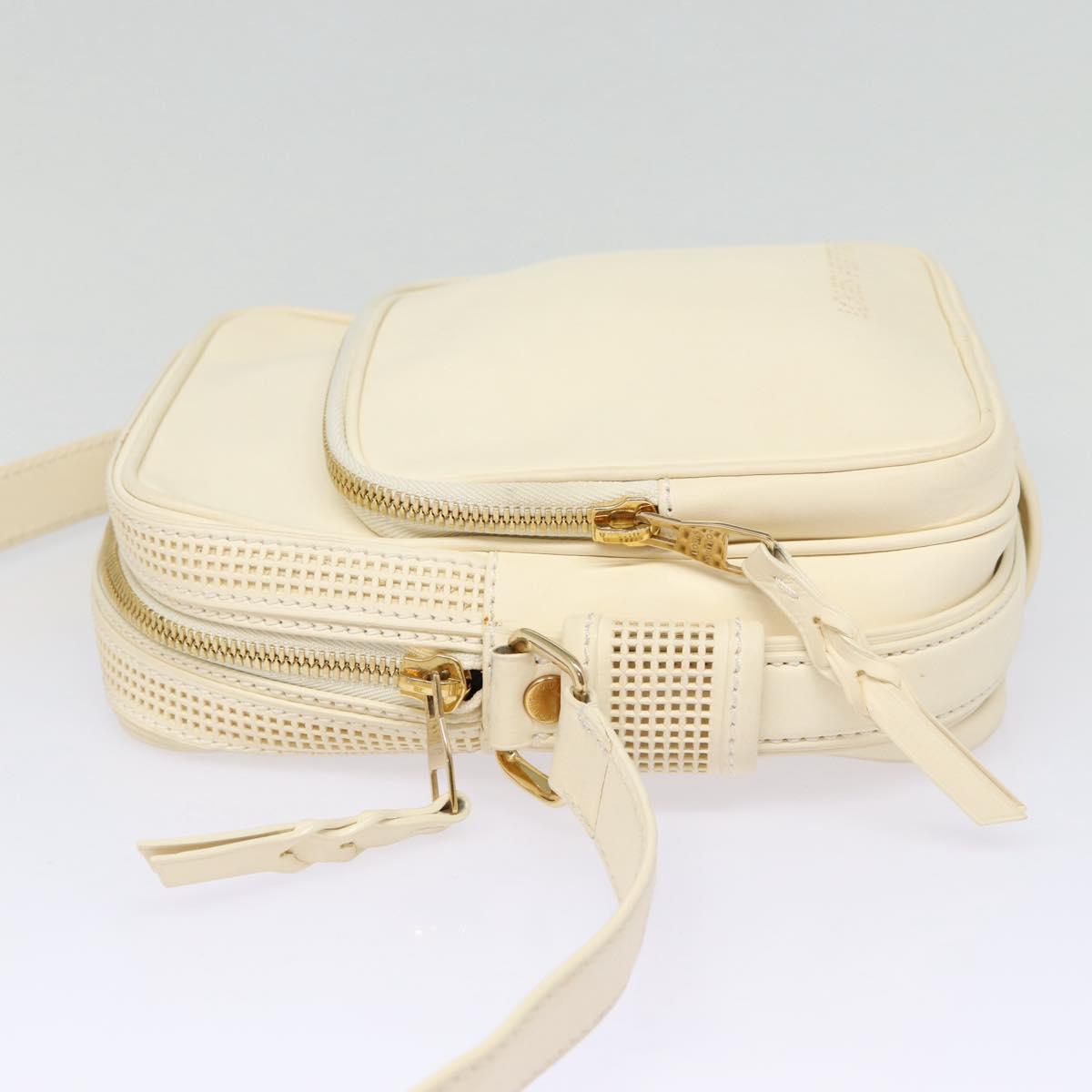 Louis Vuitton Bequia White Leather Shoulder Bag