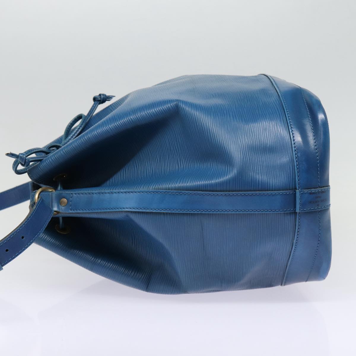 Louis Vuitton Noé Blue Leather Shoulder Bag