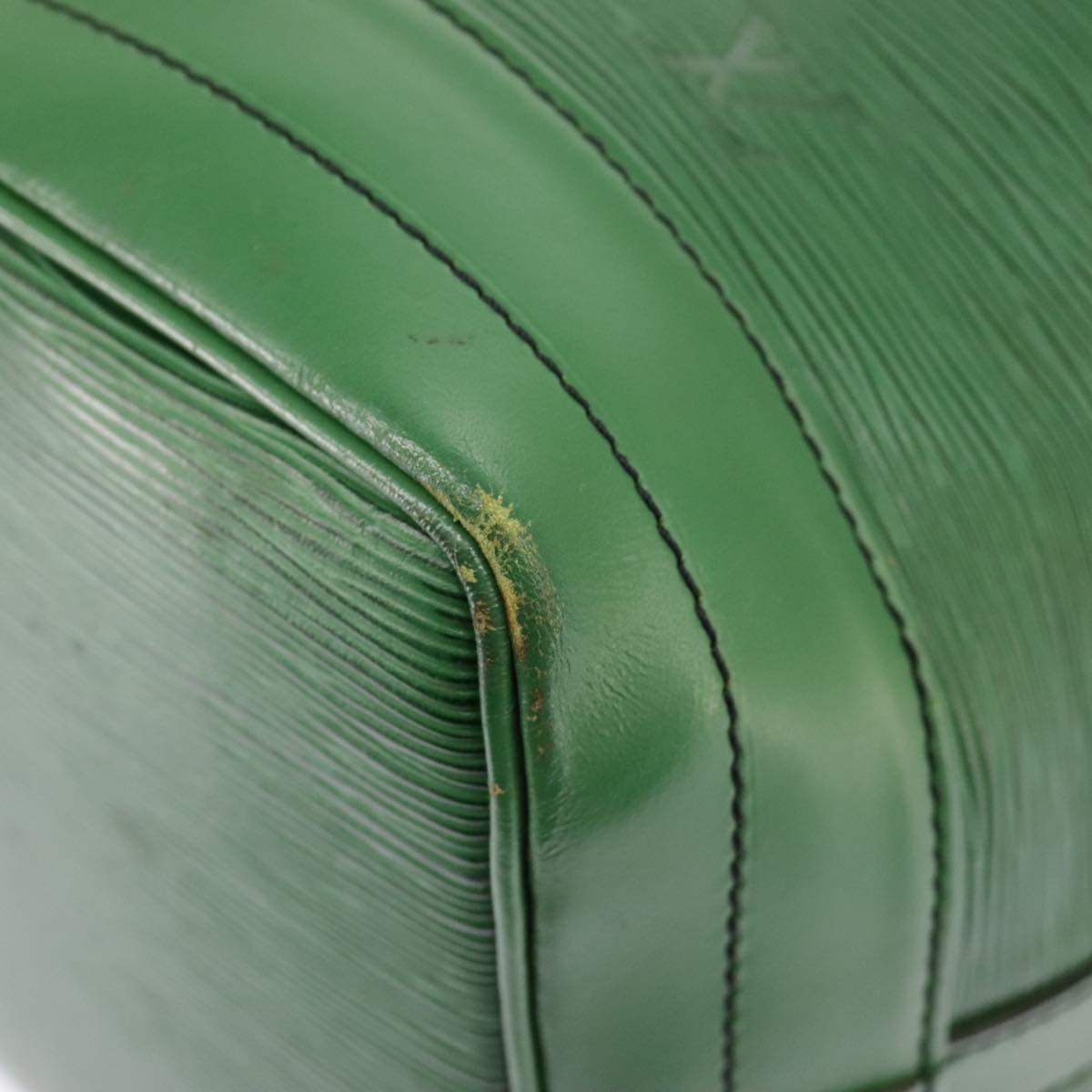 Louis Vuitton Noé Green Leather Shoulder Bag