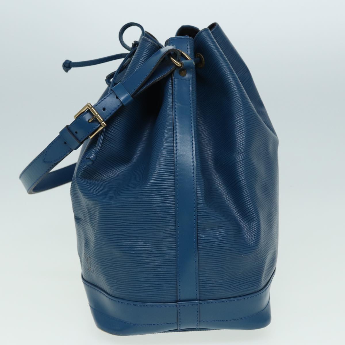 Louis Vuitton Noe Blue Leather Shoulder Bag