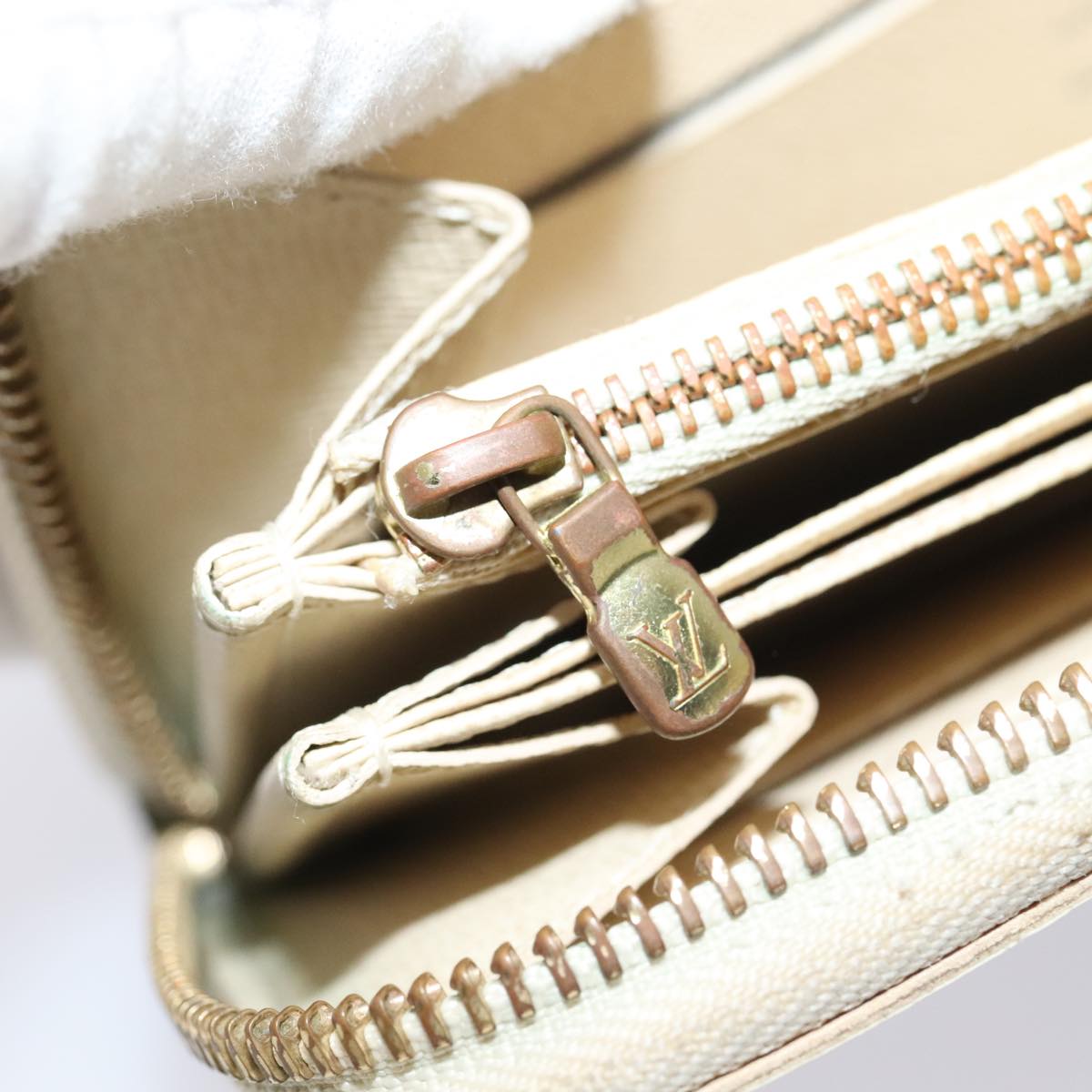 Louis Vuitton Zippy Wallet White Canvas Wallet