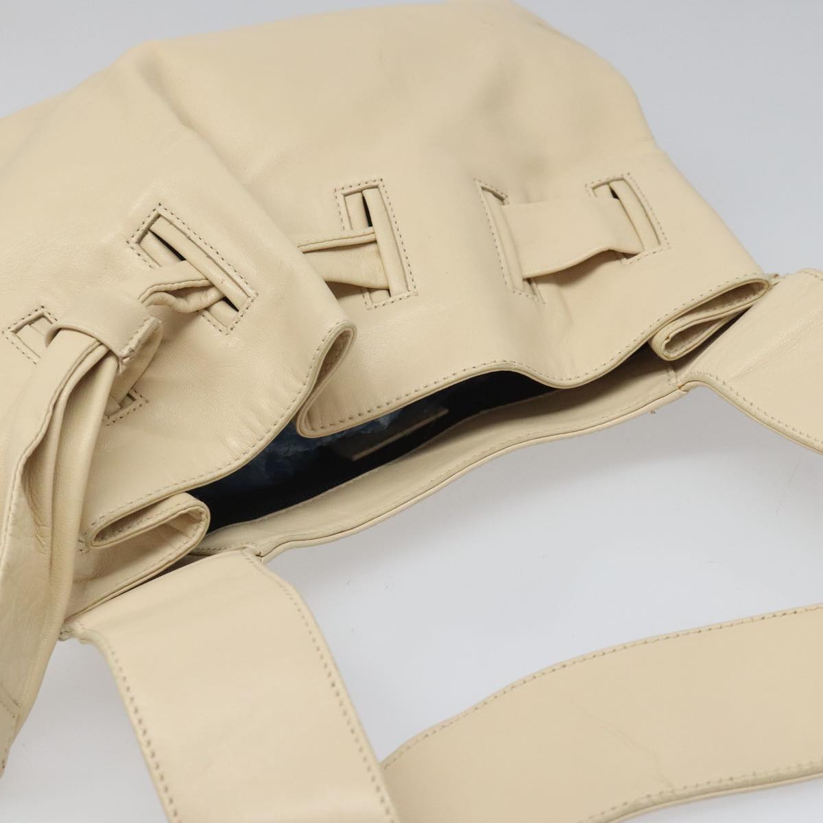 Gucci Drawstring Beige Leather Shoulder Bag