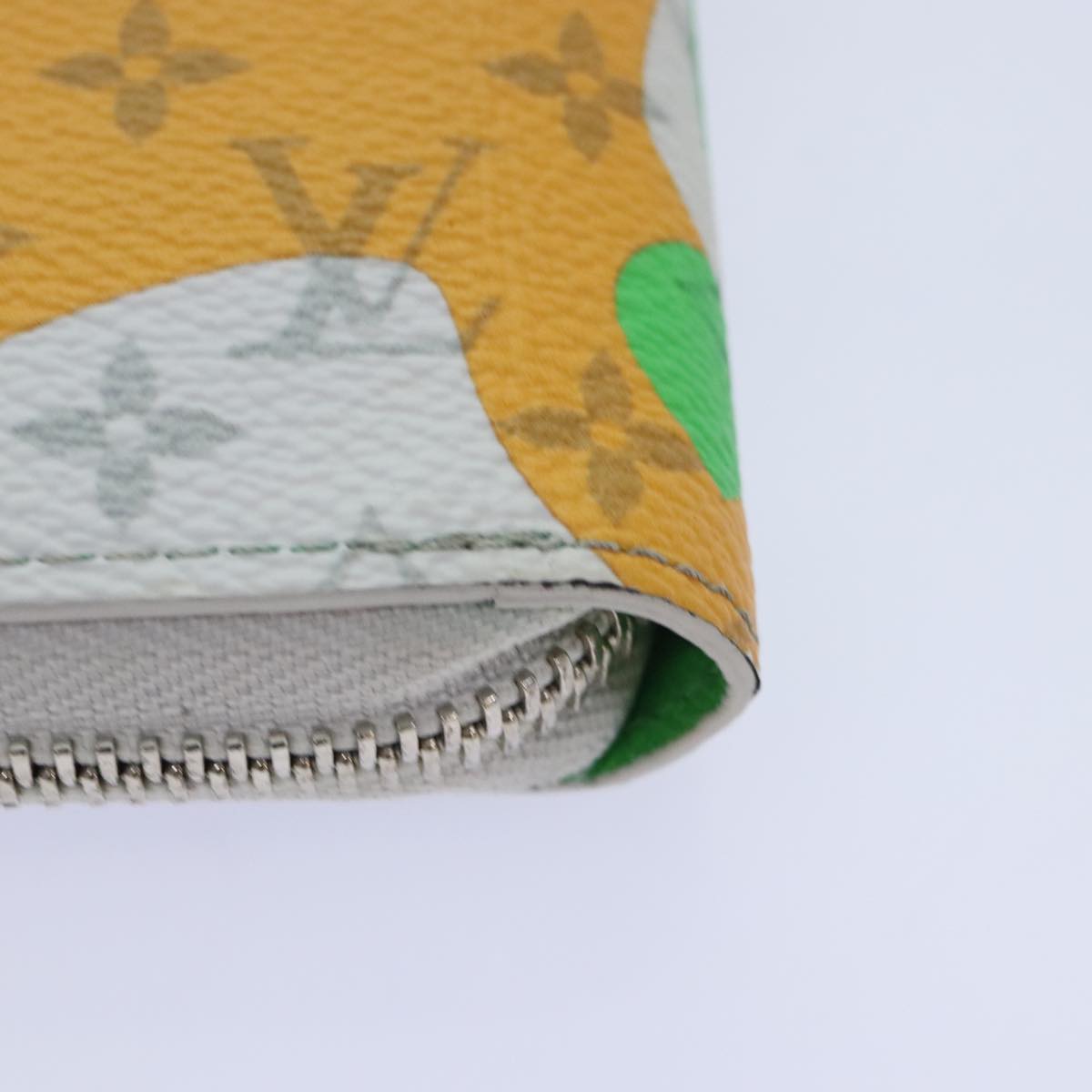 Louis Vuitton Zippy Wallet Vertical White Canvas Wallet