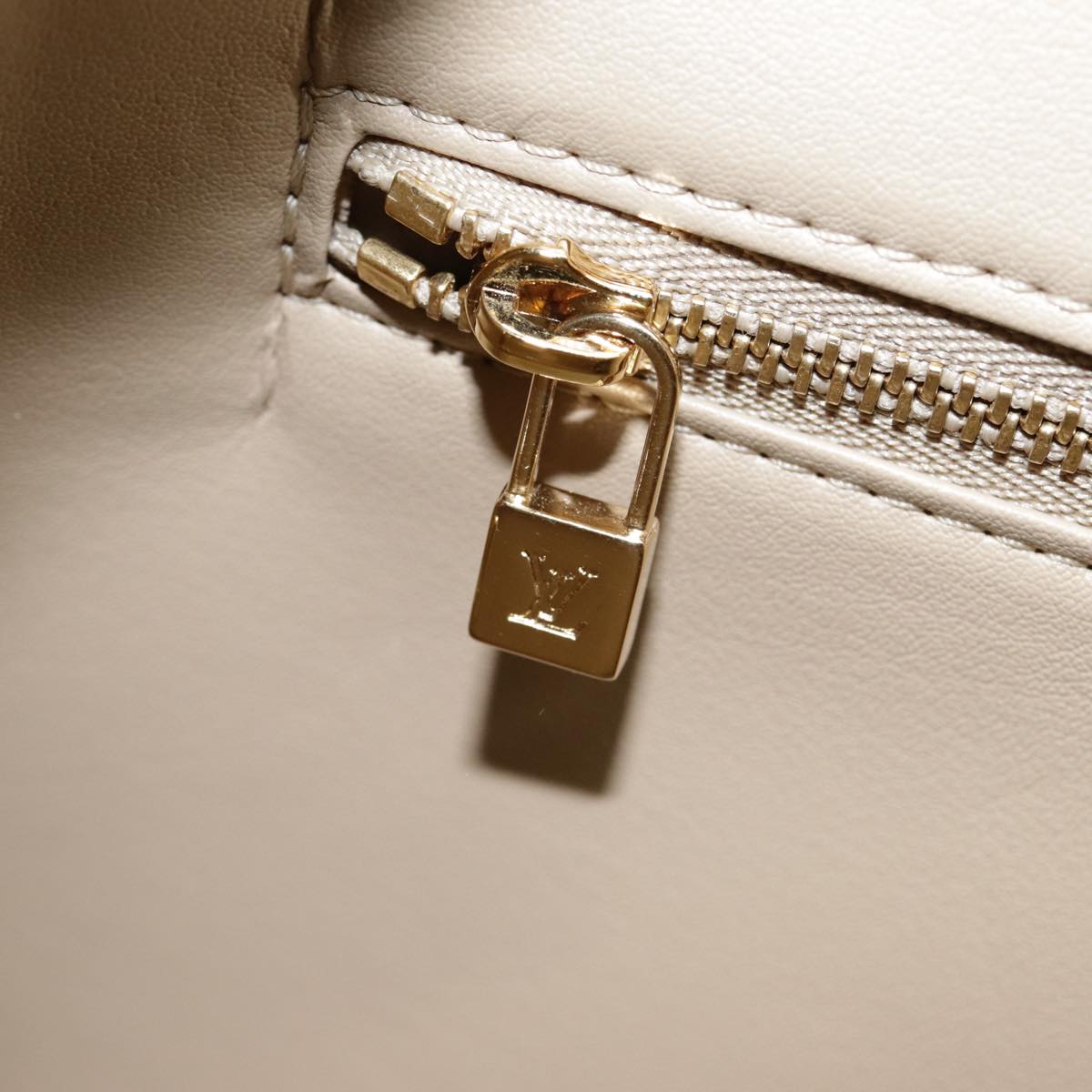 Louis Vuitton Houston Beige Patent Leather Handbag