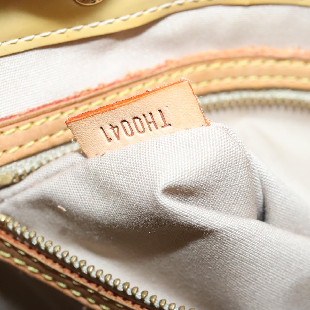 Louis Vuitton Reade Beige Patent Leather Tote Bag