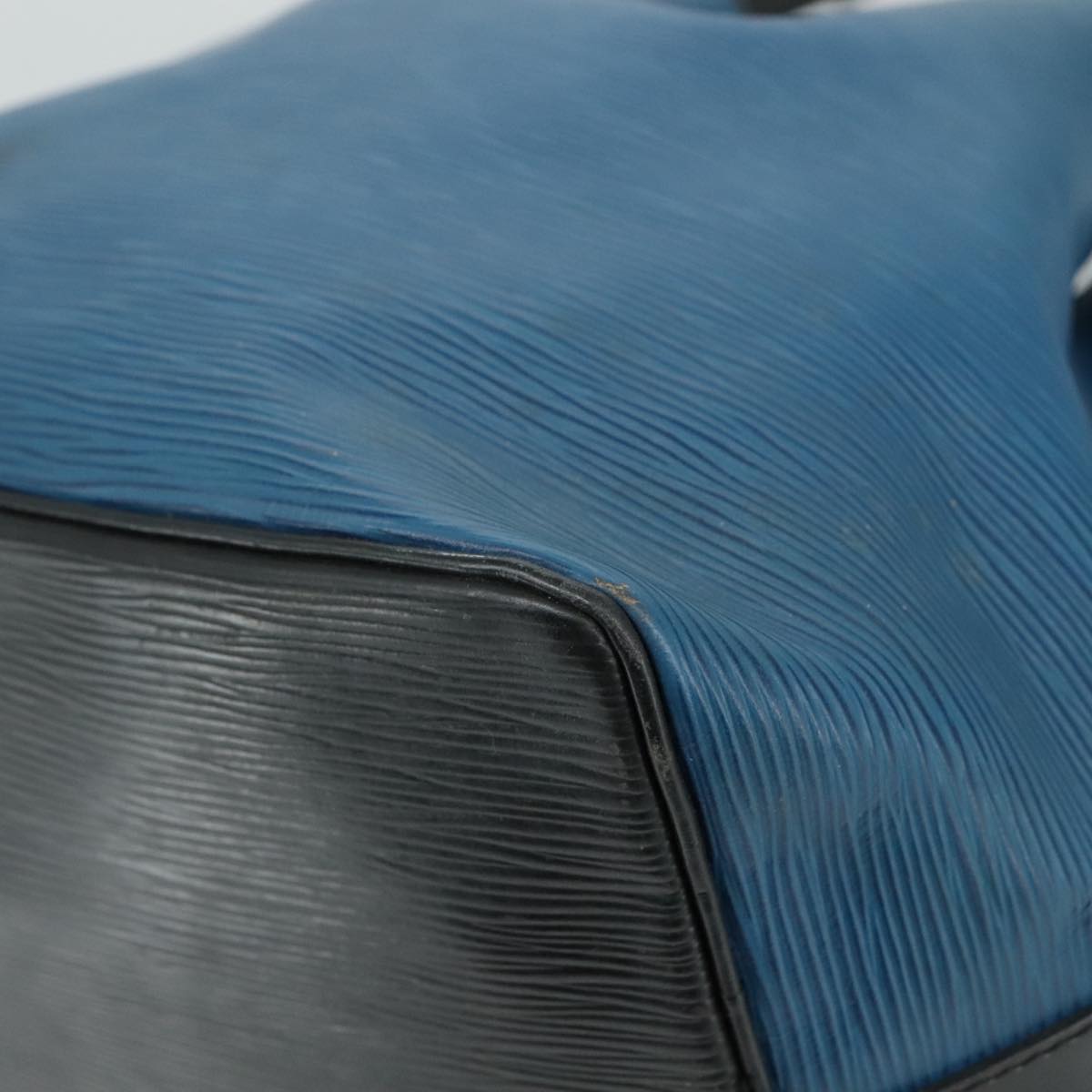 Louis Vuitton Petit Noé Blue Leather Shoulder Bag