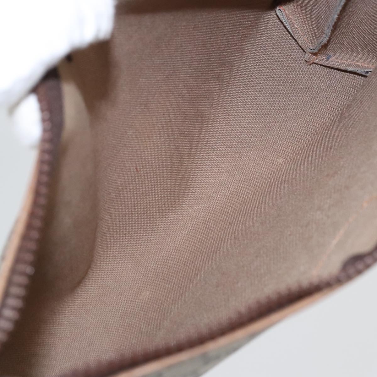 Gucci -- Beige Canvas Clutch Bag
