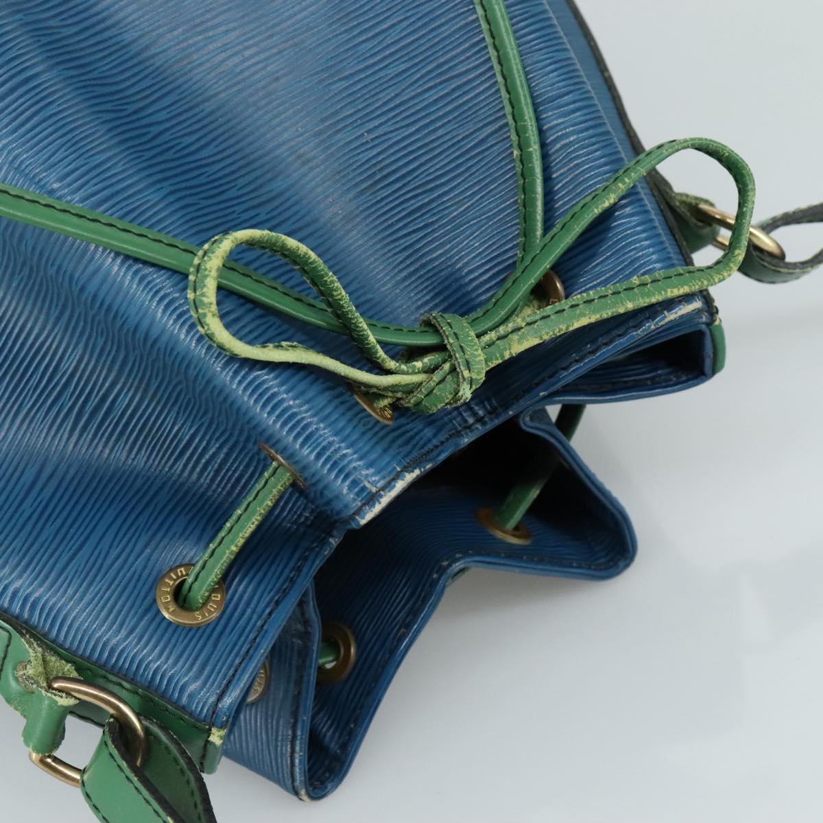 Louis Vuitton Noe Blue Leather Shoulder Bag