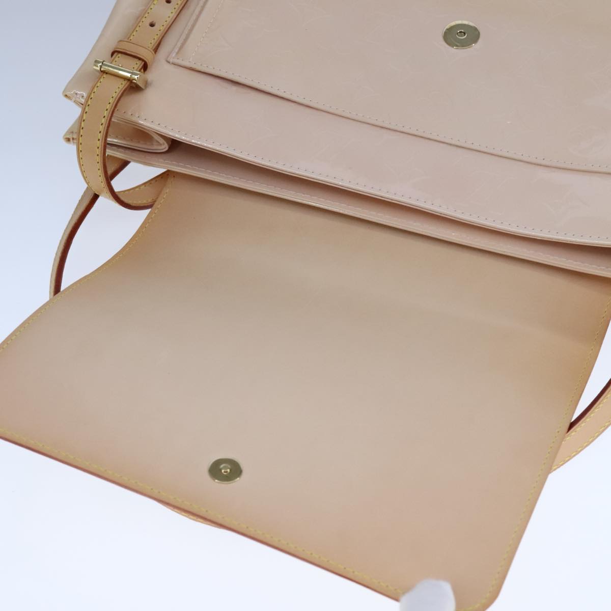 Louis Vuitton Beige Patent Leather Shoulder Bag