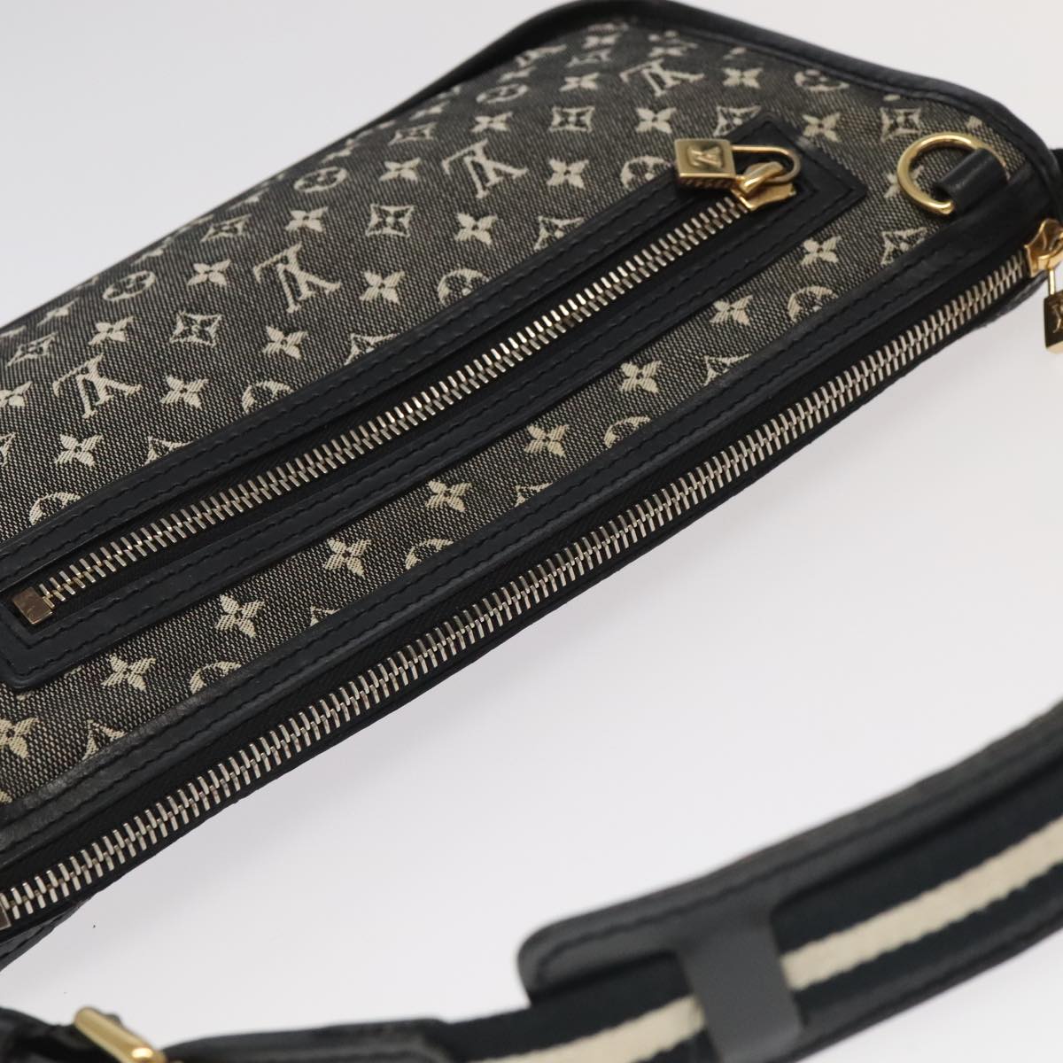 Louis Vuitton Pochette Black Canvas Shoulder Bag