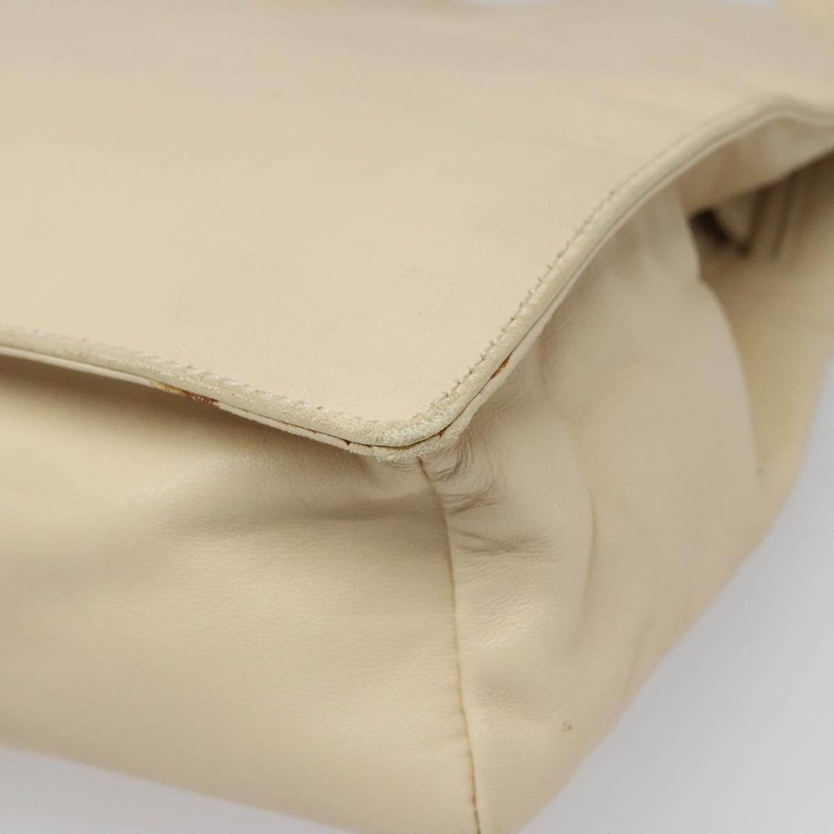 Gucci Drawstring Beige Leather Shoulder Bag