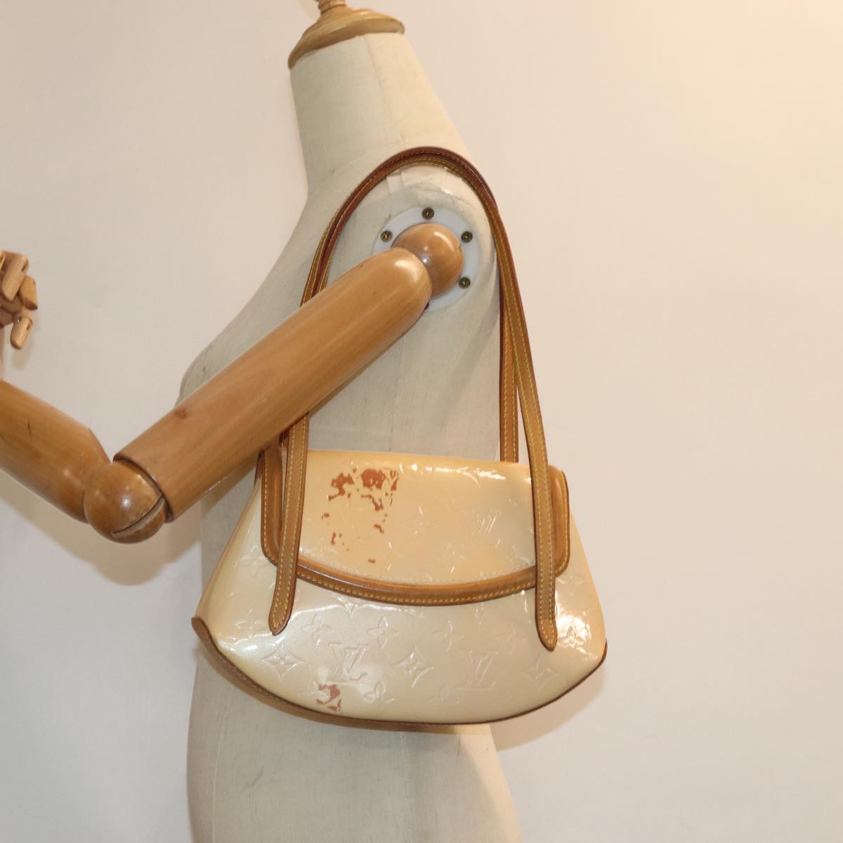 Louis Vuitton Biscayne Bay Camel Patent Leather Shoulder Bag