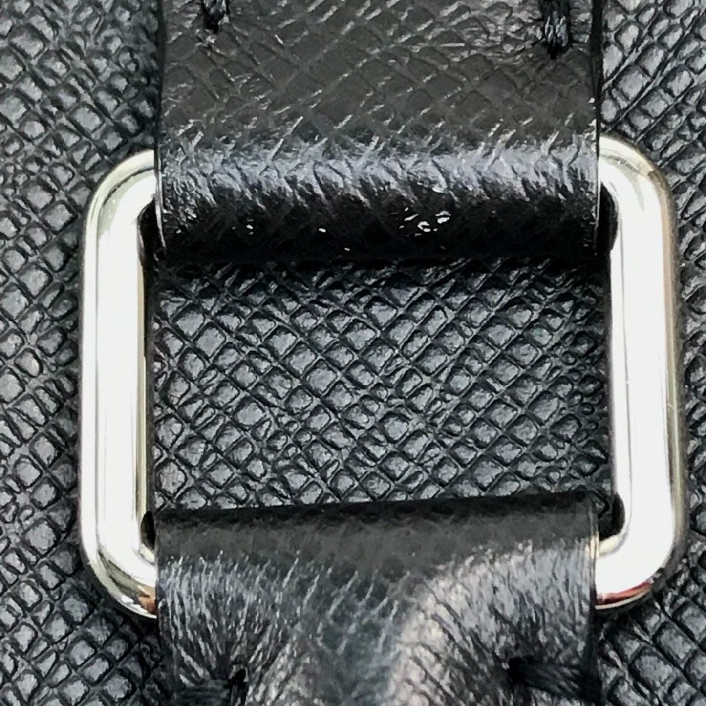 Louis Vuitton Taiga Black Noir Taiga Leather Handbag Shoulder Bag