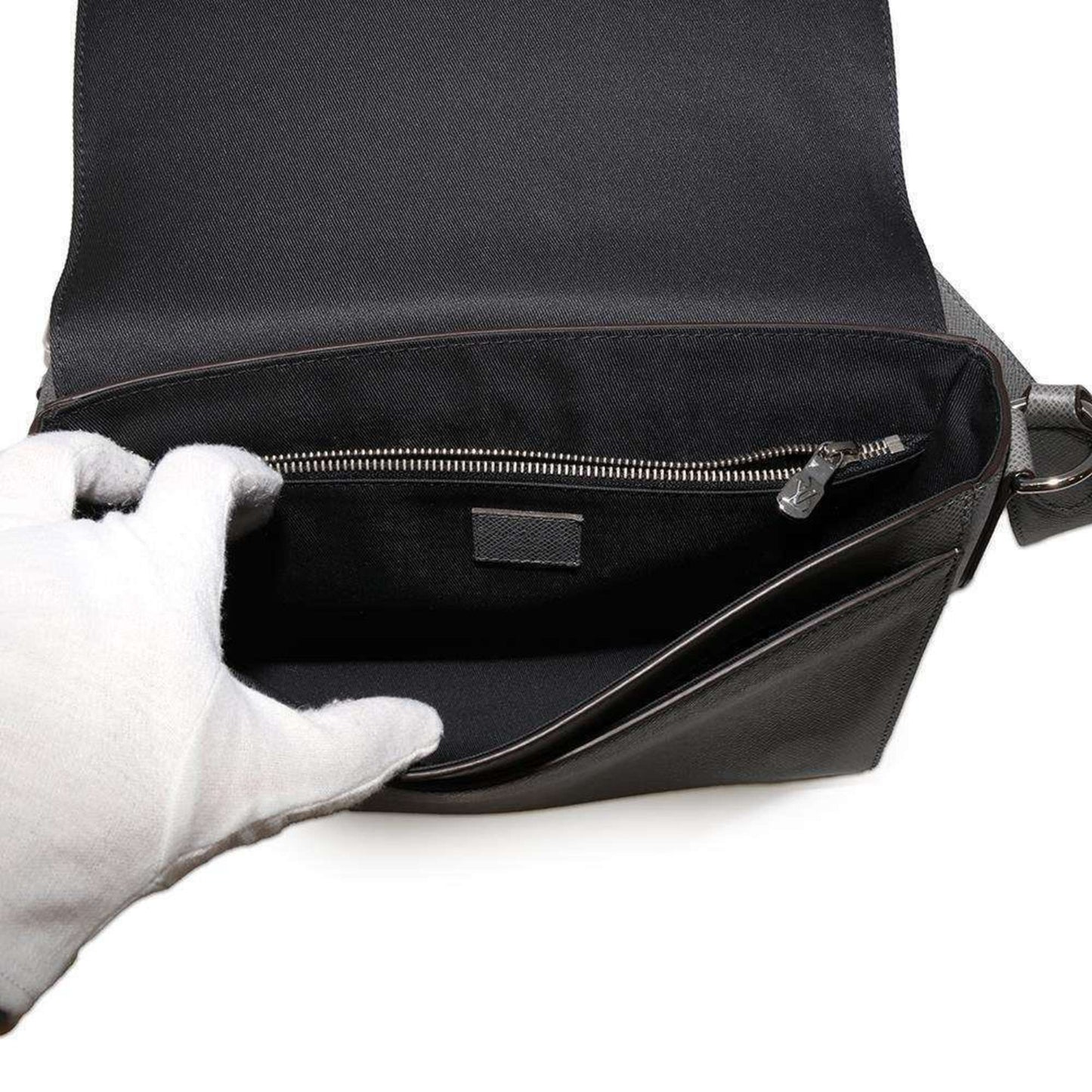 Louis Vuitton Taiga Gris Taiga Leather Shoulder Bag