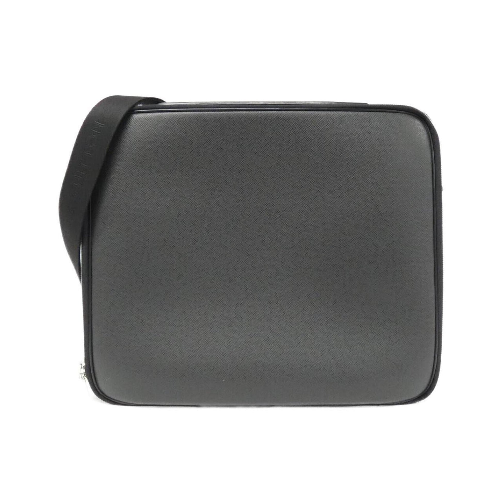 Louis Vuitton Taiga Ardoise Leather Shoulder Bag ()