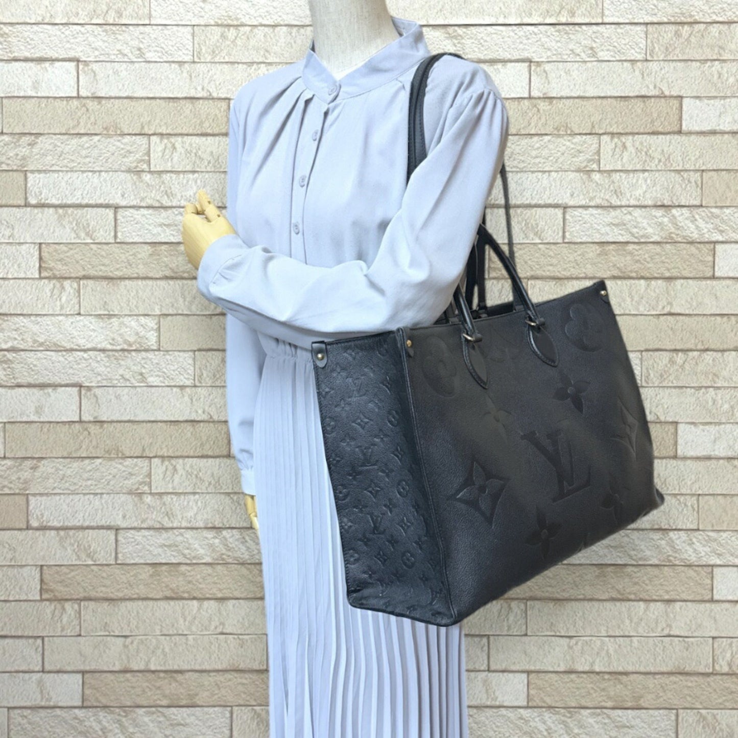 Louis Vuitton Black Monogram Empreinte Shoulder Bag
