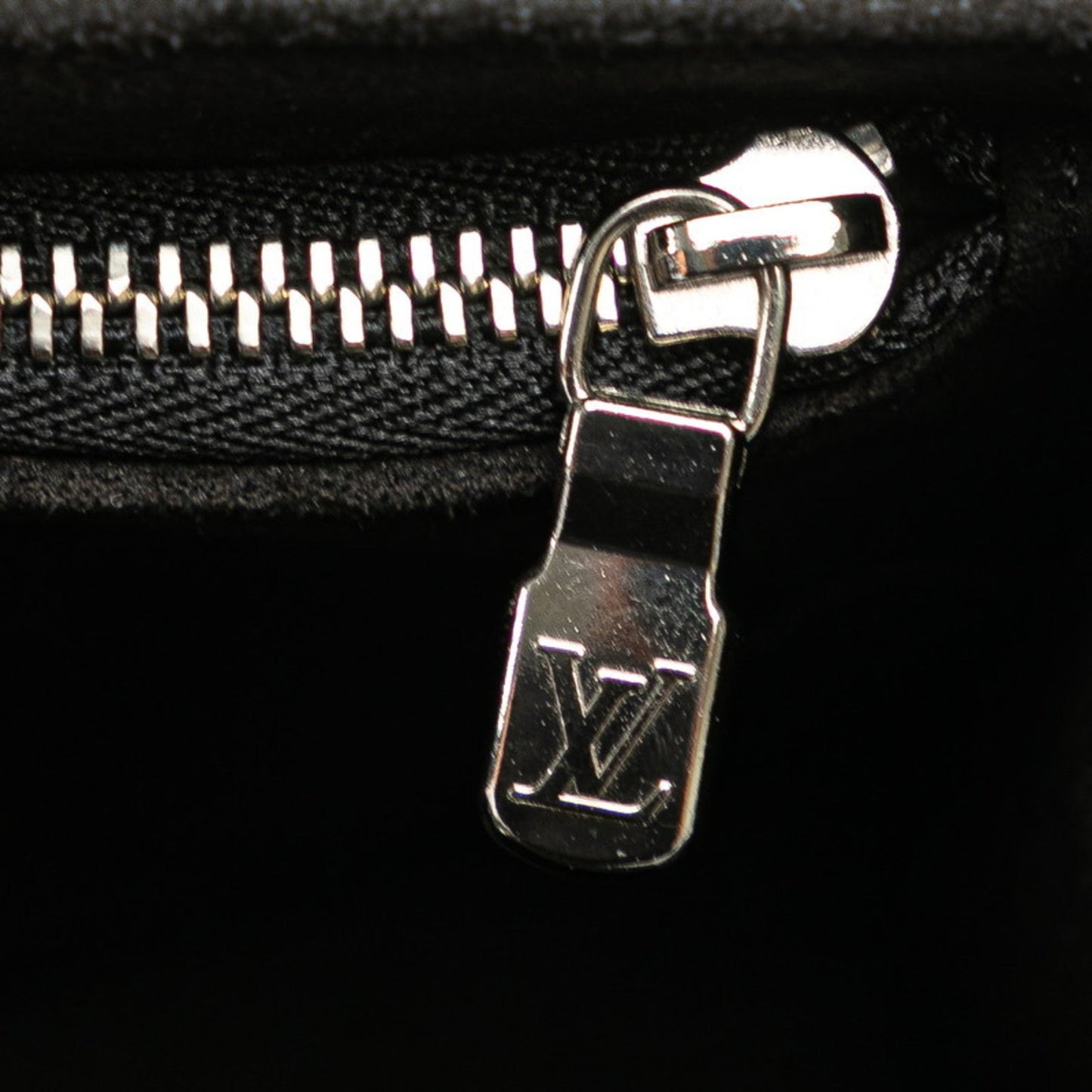 Louis Vuitton Black Noir Patent Leather Pochette Shoulder Bag