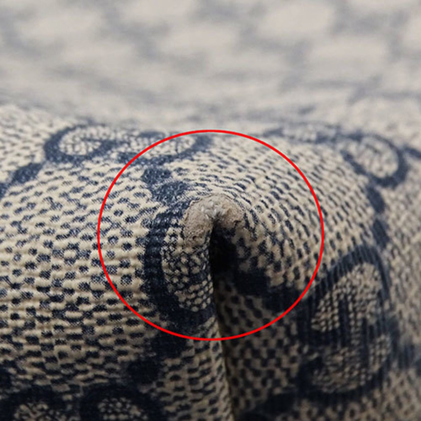 Gucci Ivory Navy Gg Supreme Tote Bag