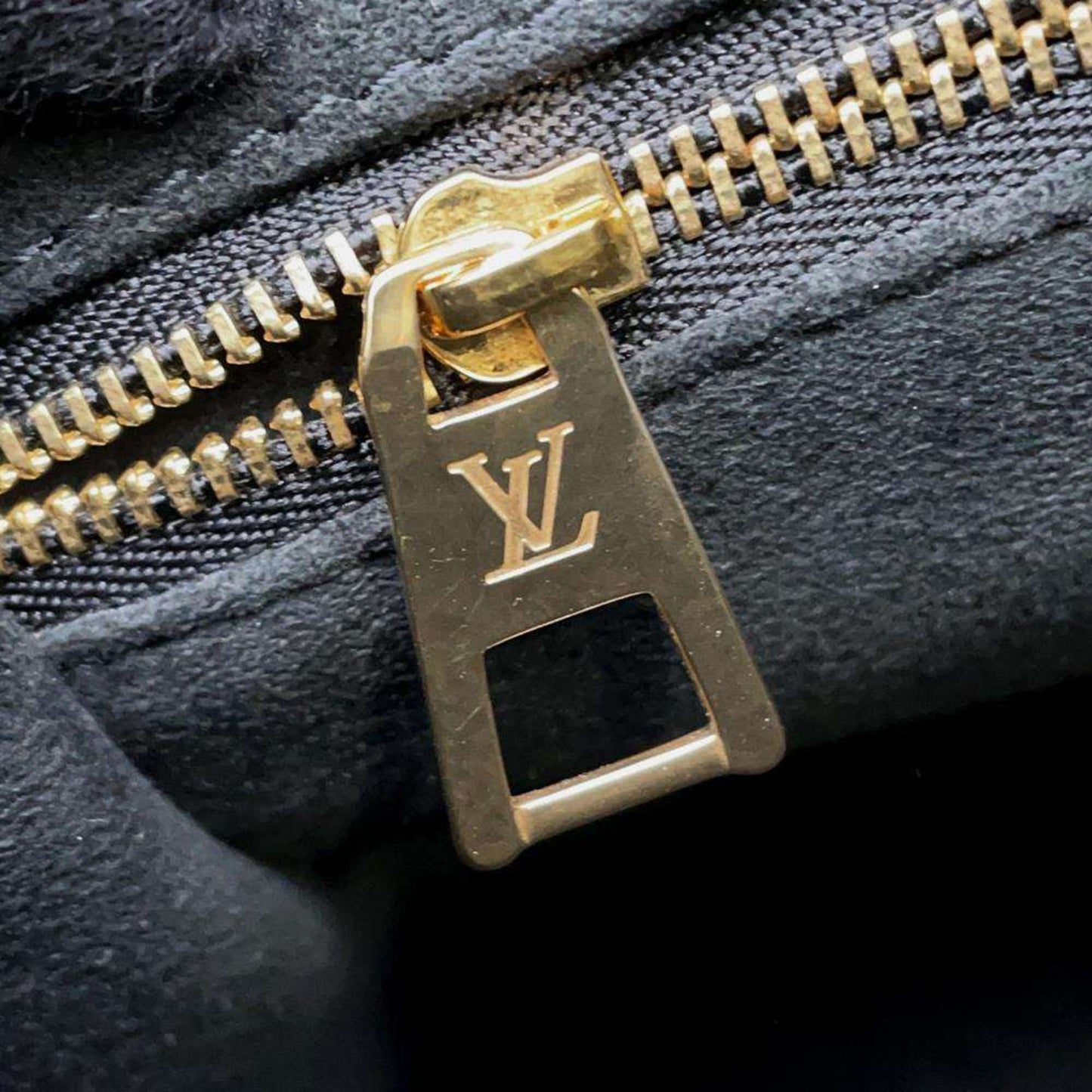 Louis Vuitton Noir Epi Leather Handbag Shoulder Bag