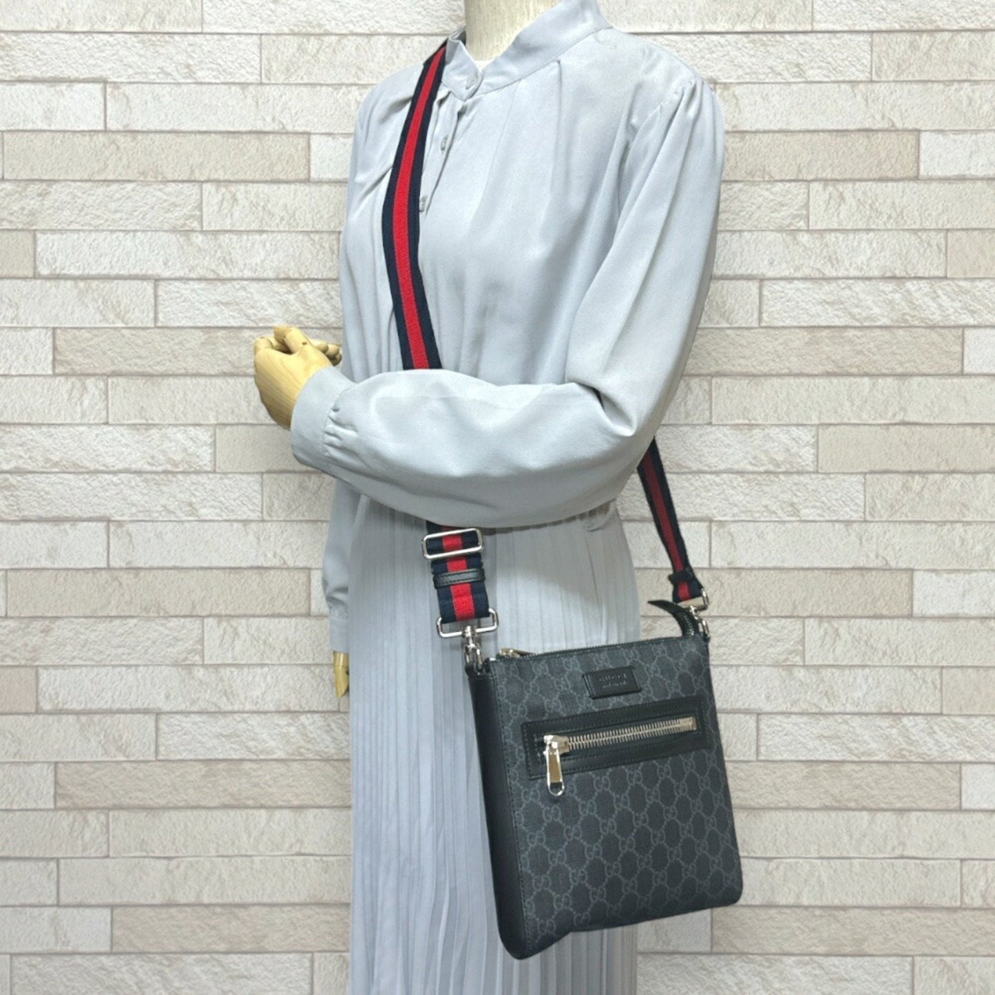 Gucci Black Gg Supreme Shoulder Bag