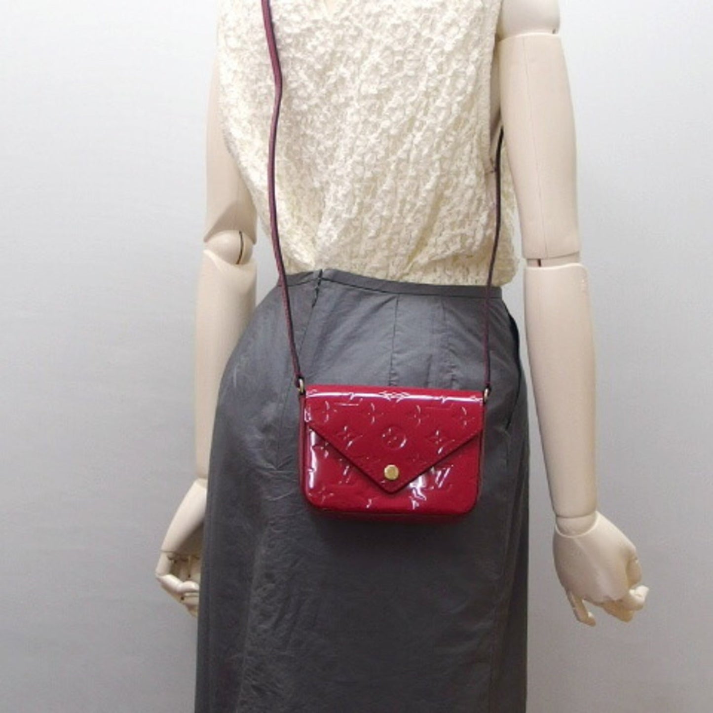Louis Vuitton Monogram Vernis Indian Rose Pink Monogram Vernis Pochette Shoulder Bag
