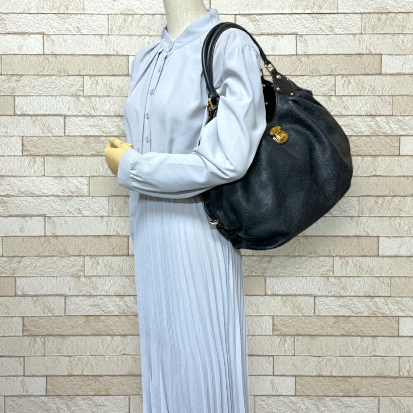 Louis Vuitton Black Mahina Leather Shoulder Bag