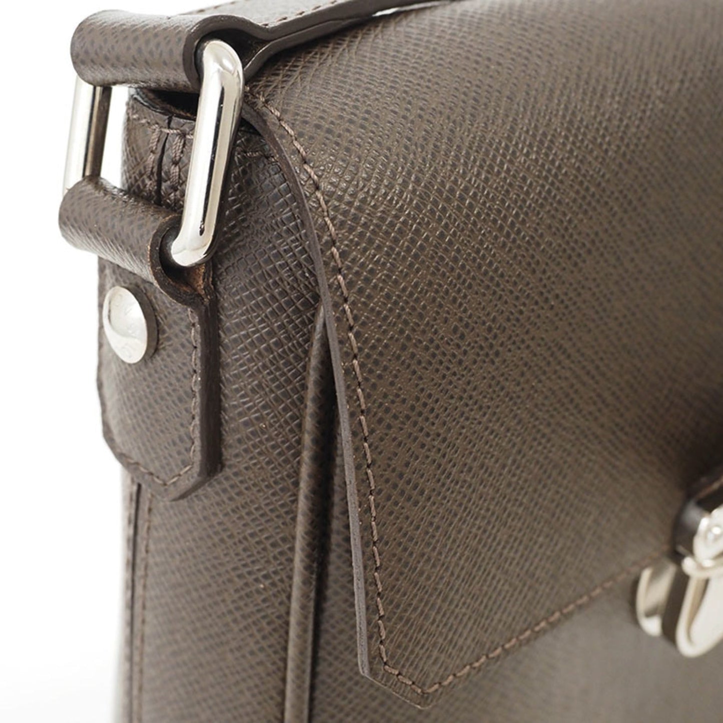 Louis Vuitton Taiga Grizzly Taiga Leather Shoulder Bag