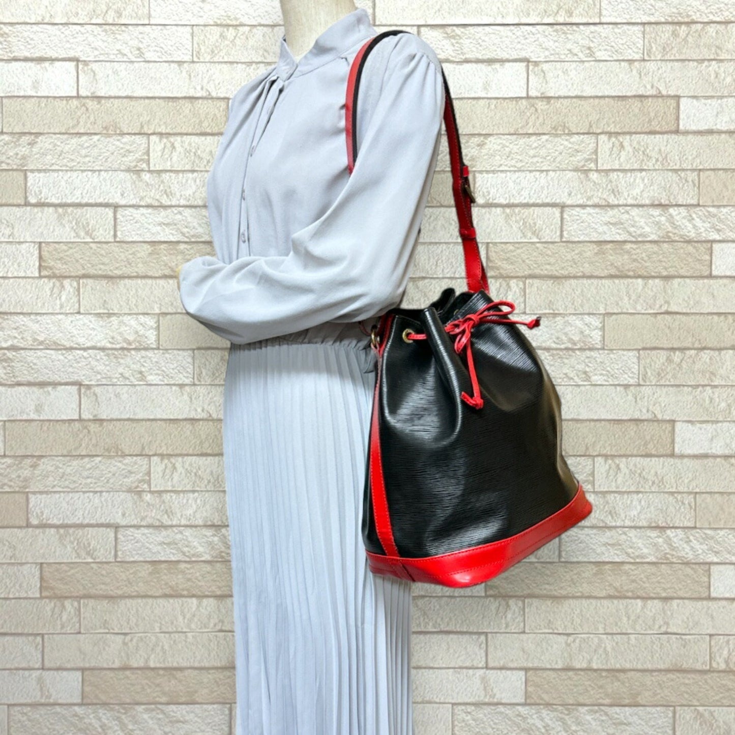 Louis Vuitton Black Red Color Epi Leather Shoulder Bag