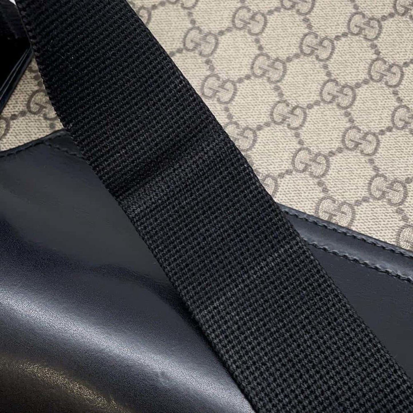 Gucci Beige Black Gg Supreme Leather Messenger Bag Shoulder Bag