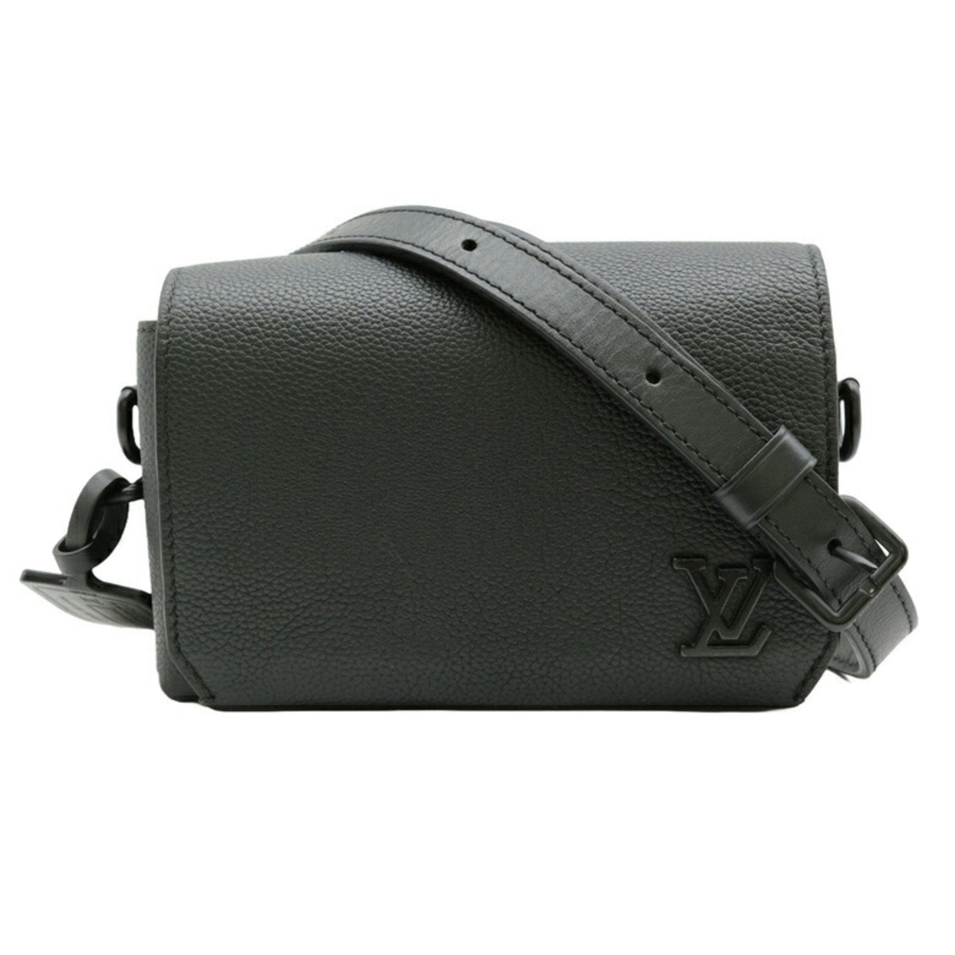 Louis Vuitton Black Leather Shoulder Bag ()