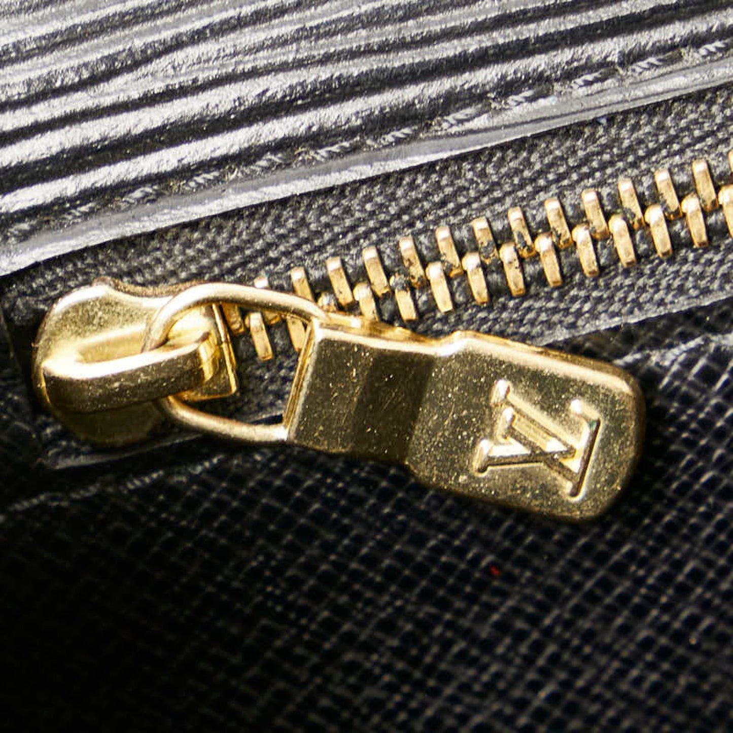 Louis Vuitton Black Noir Epi Leather Handbag Shoulder Bag