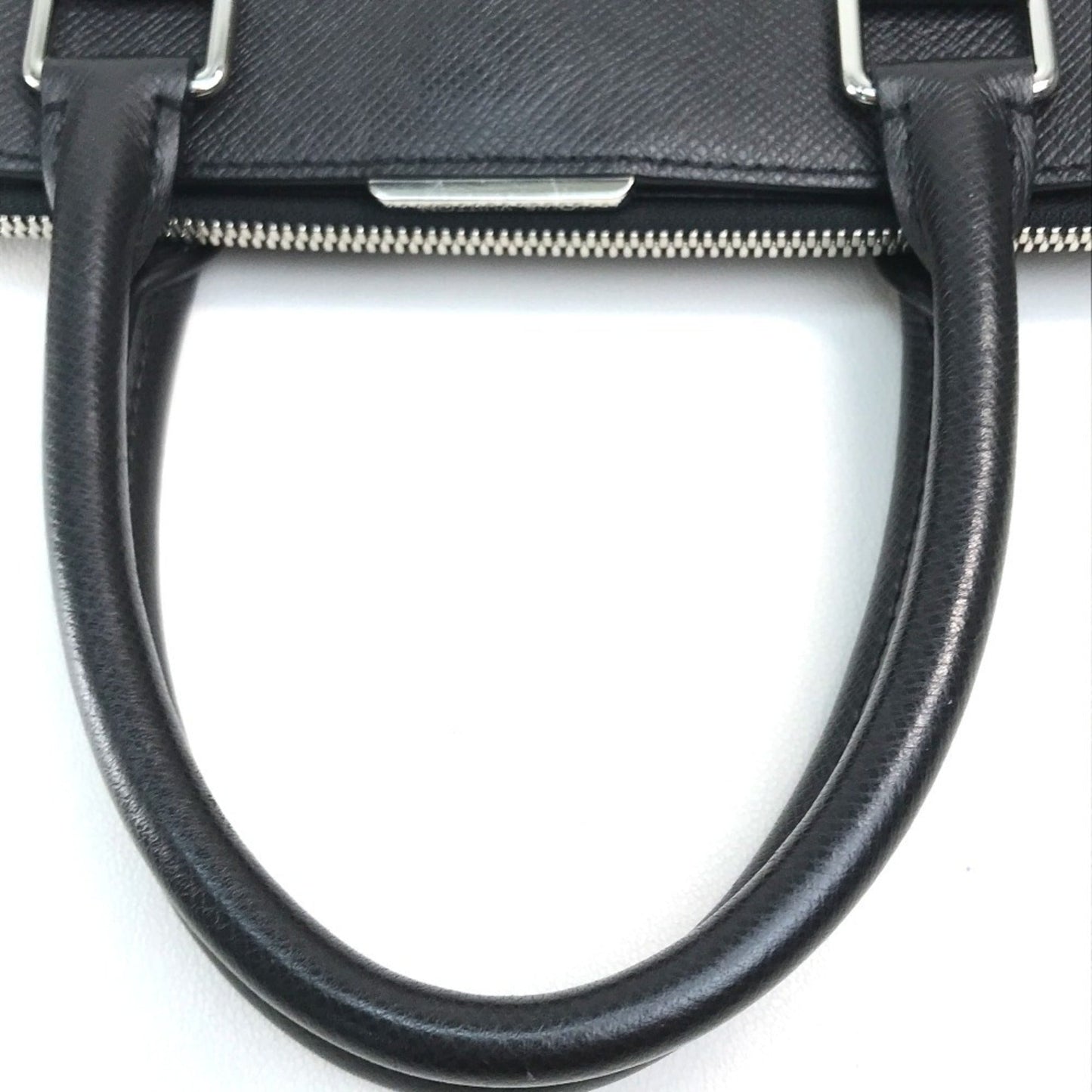 Louis Vuitton Taiga Black Noir Taiga Leather Handbag Shoulder Bag