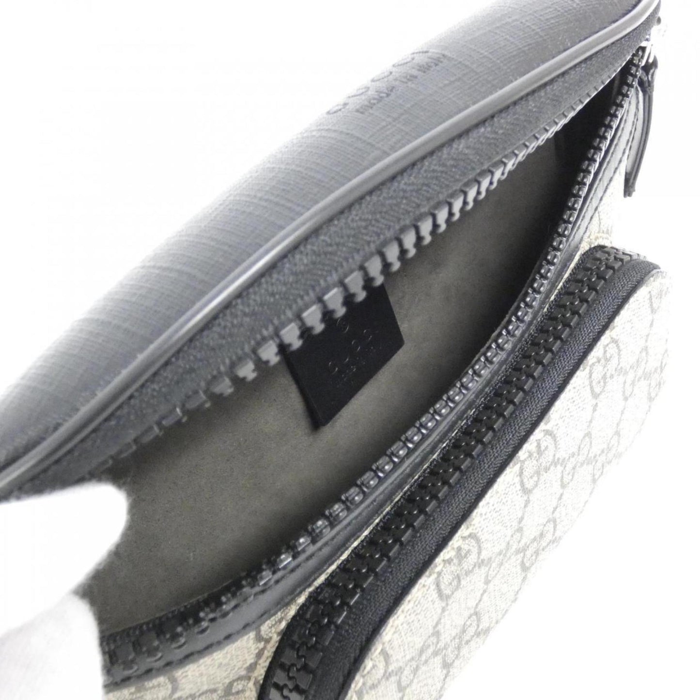 Gucci Beige Black Gg Supreme Fanny Pack