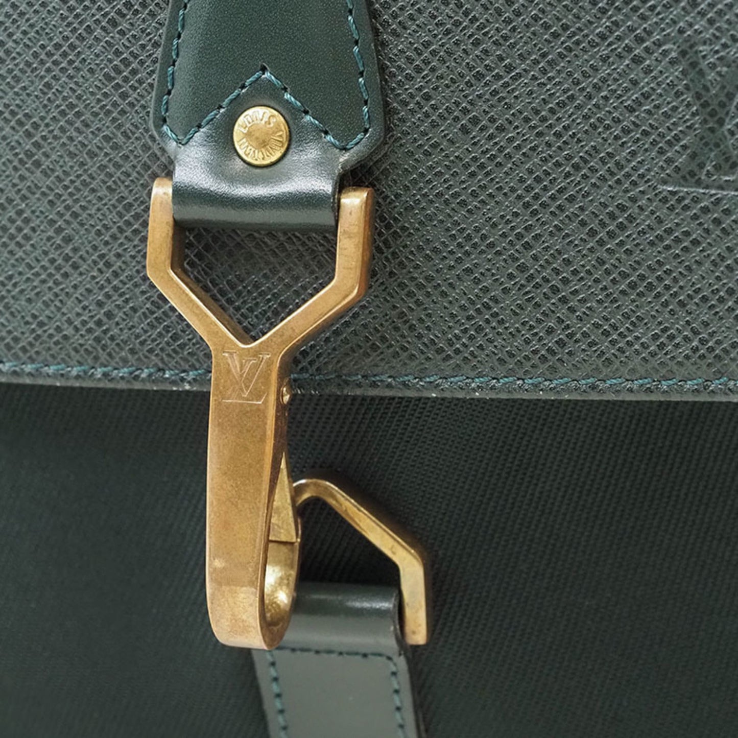 Louis Vuitton Taiga Episea Taiga Leather Shoulder Bag