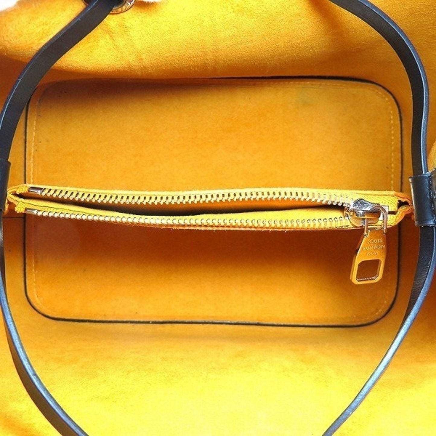 Louis Vuitton Blanc Coquelicots Rose Ballerine Epi Leather Handbag Shoulder Bag