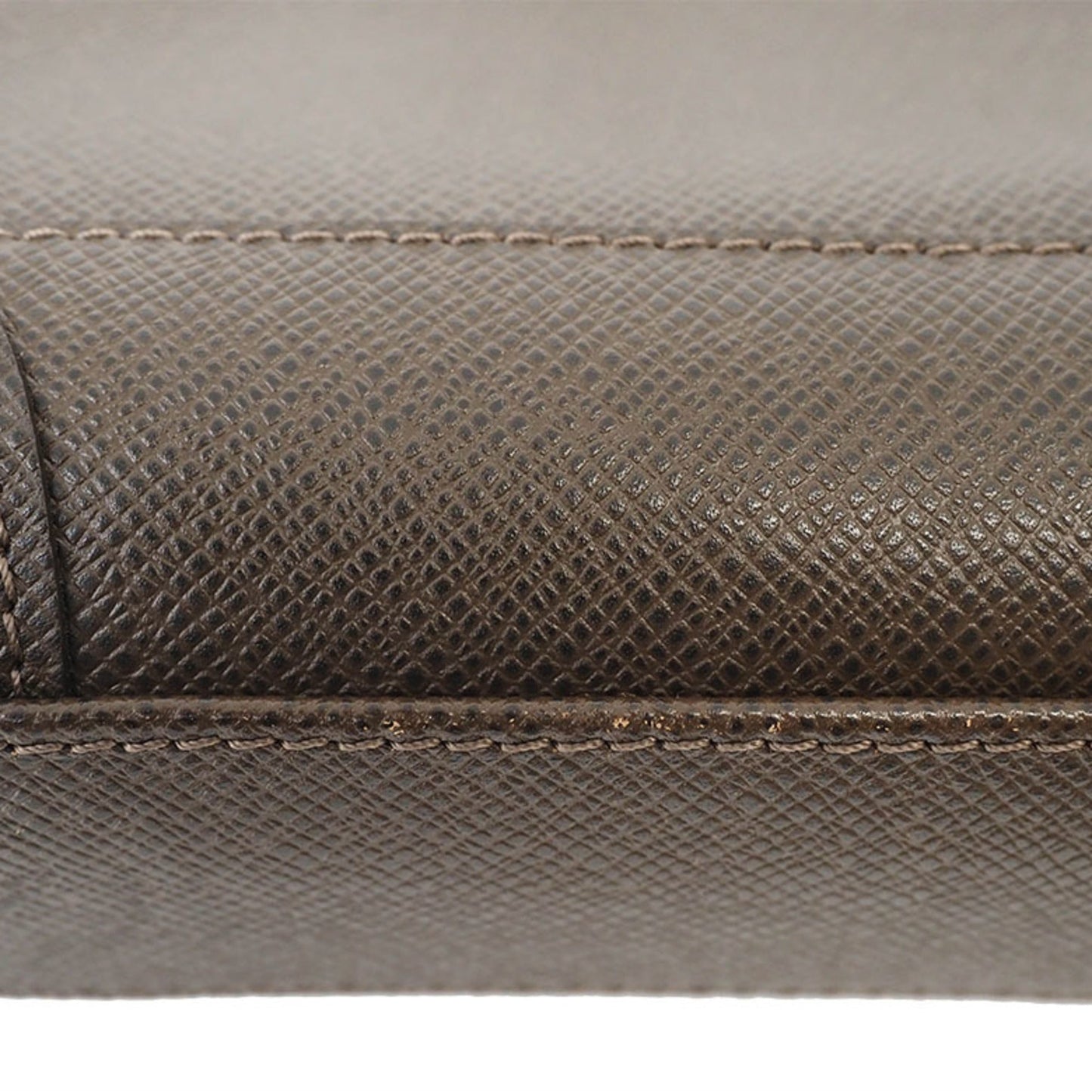 Louis Vuitton Taiga Grizzly Taiga Leather Shoulder Bag