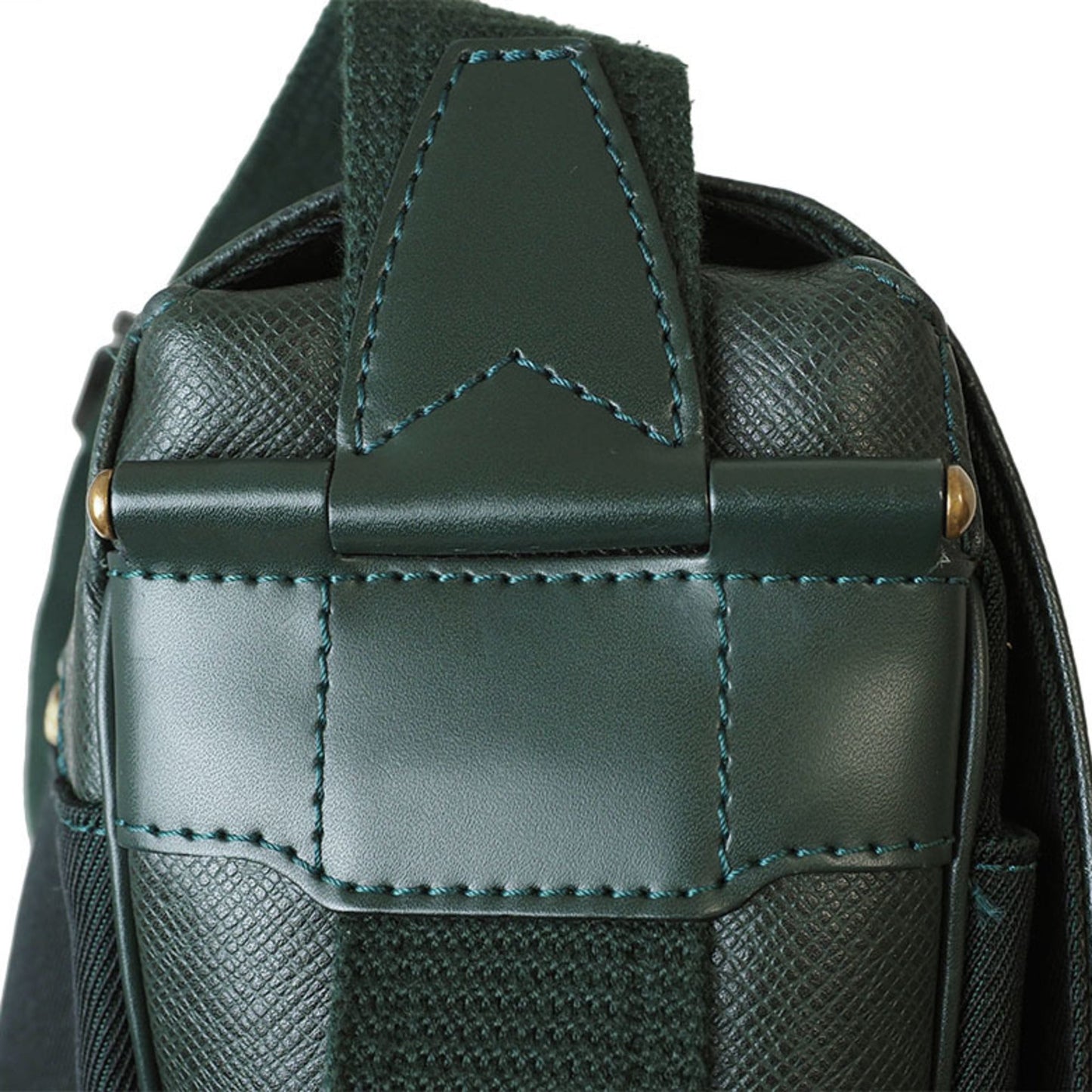 Louis Vuitton Taiga Episea Taiga Leather Shoulder Bag